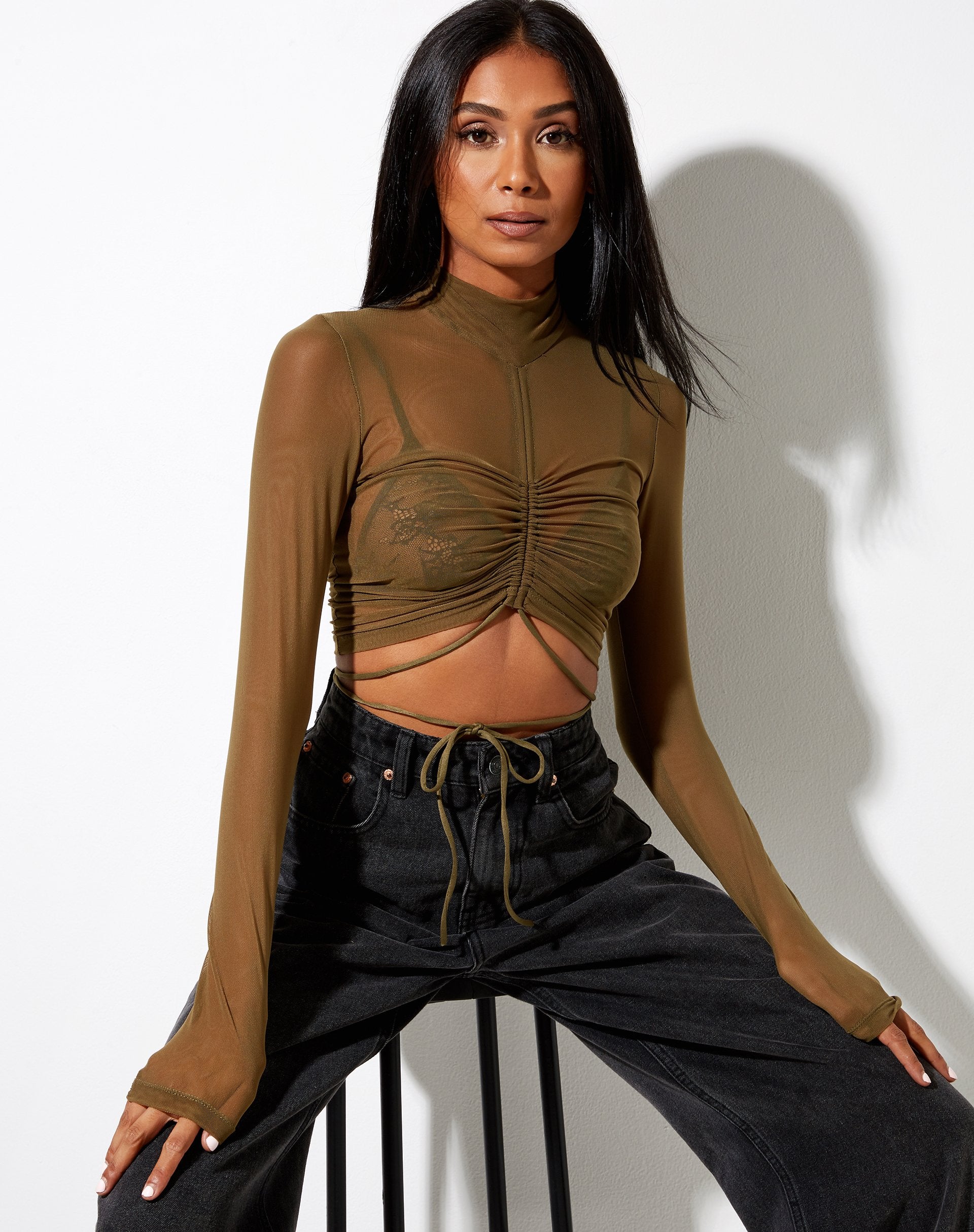 Image of Sauja Crop Top aus Mesh Khaki Grün