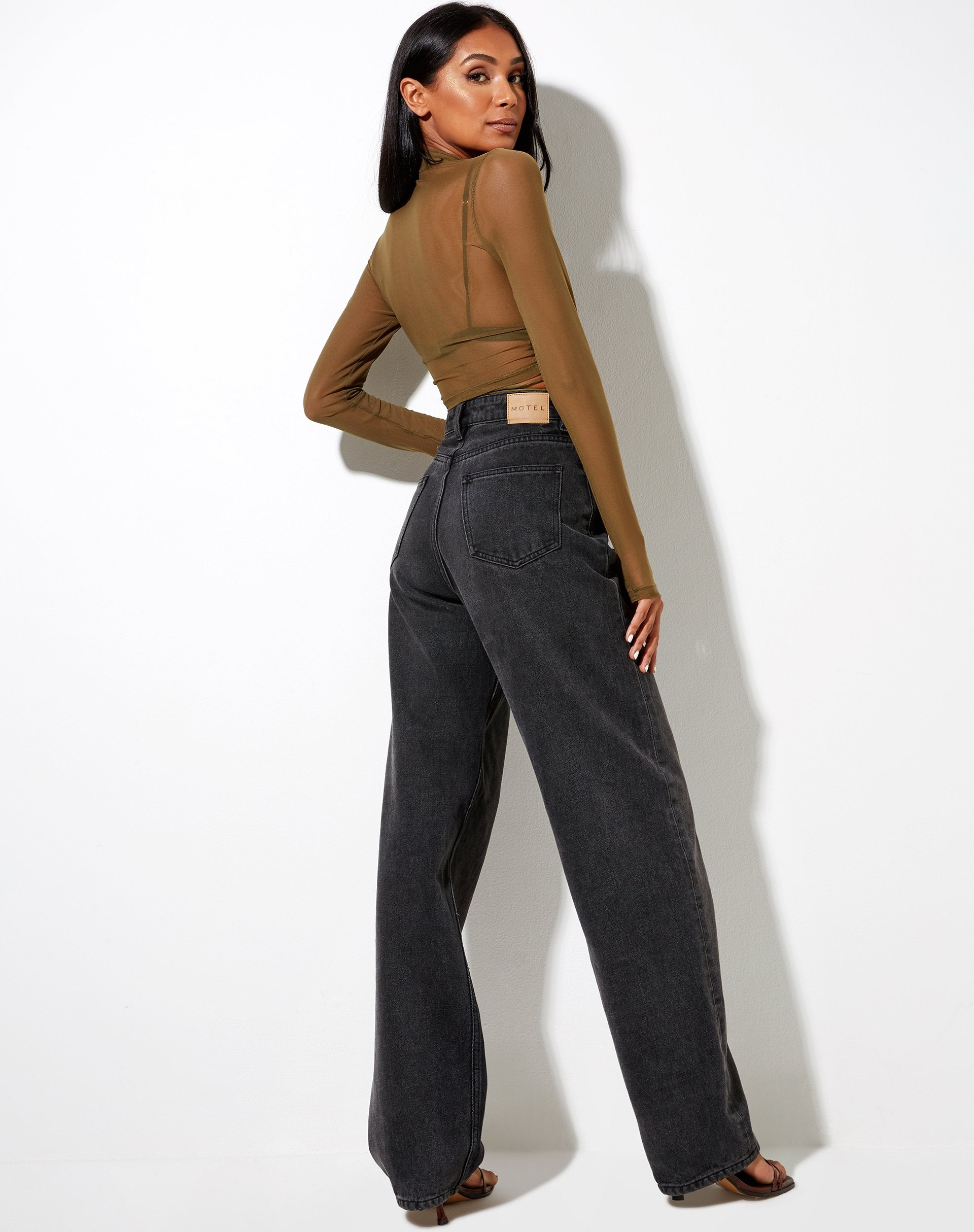 Image of Sauja Crop Top aus Mesh Khaki Grün