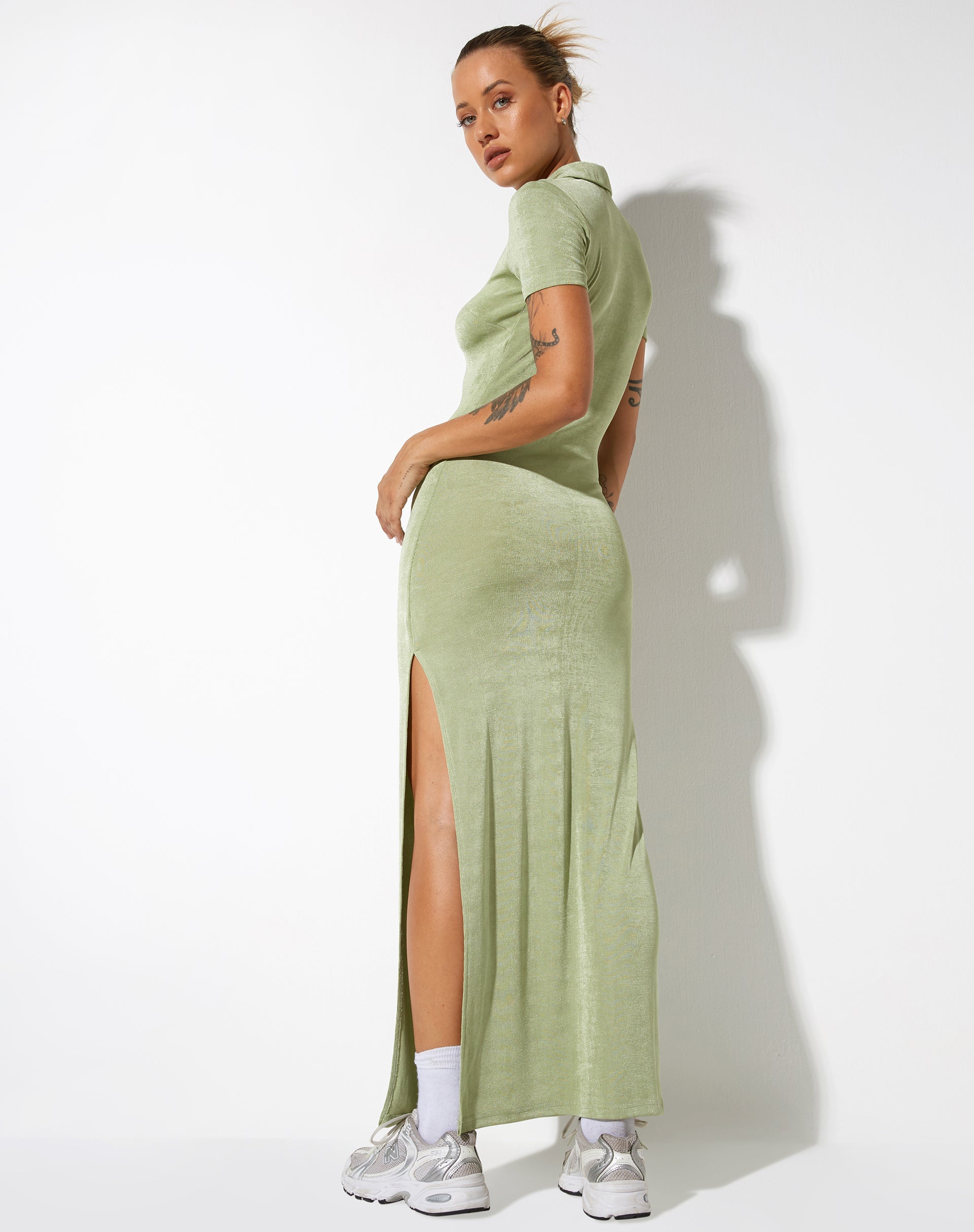 Abbildung: Savita Maxikleid aus Krepp, seewassergrün