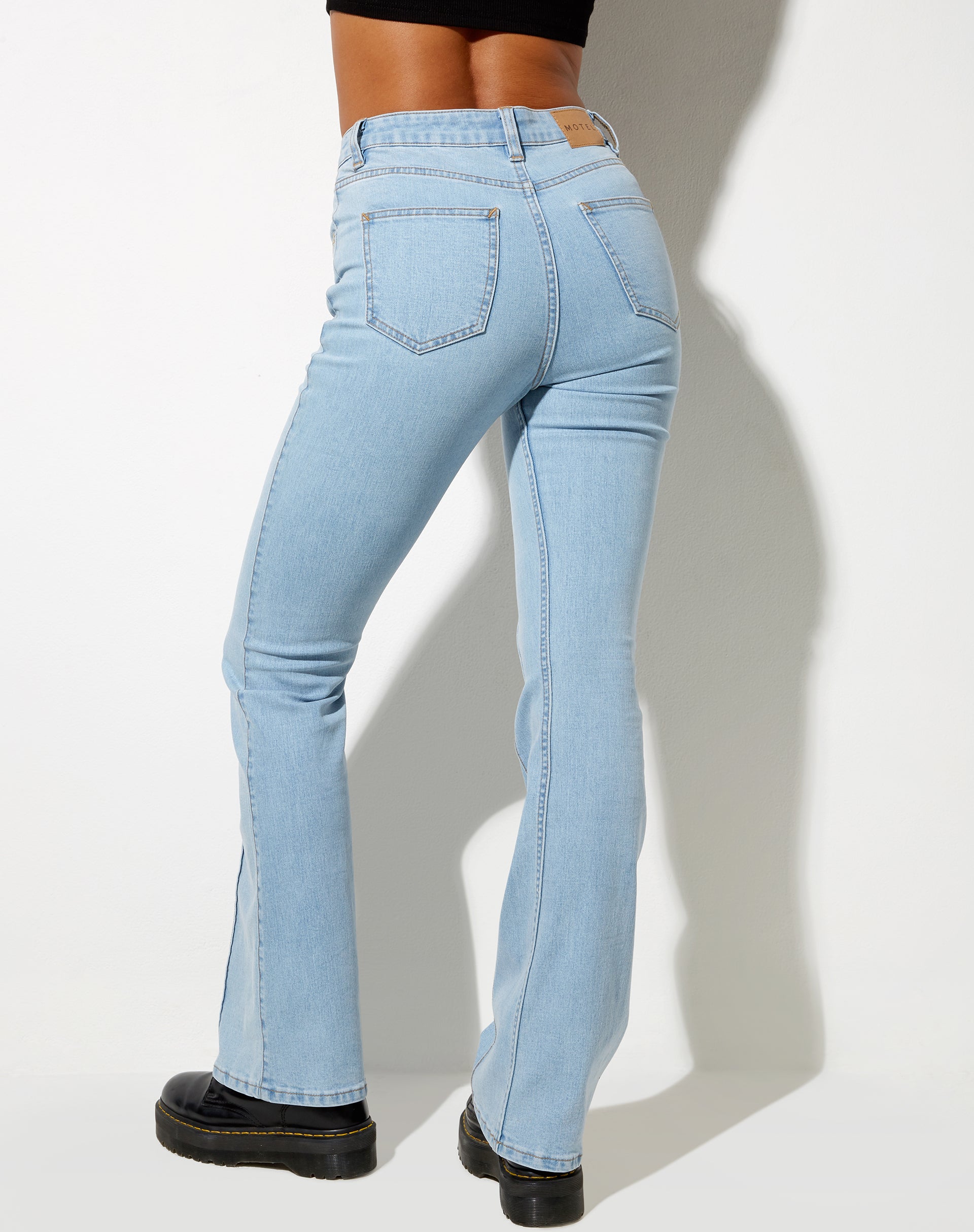 Image von Seam Flare Jeans in heller Waschung