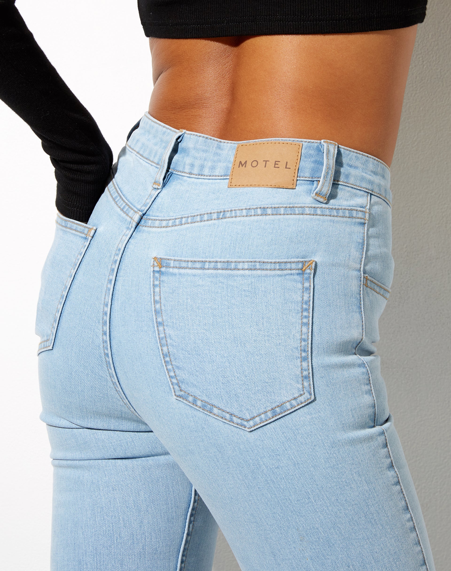 Image von Seam Flare Jeans in heller Waschung