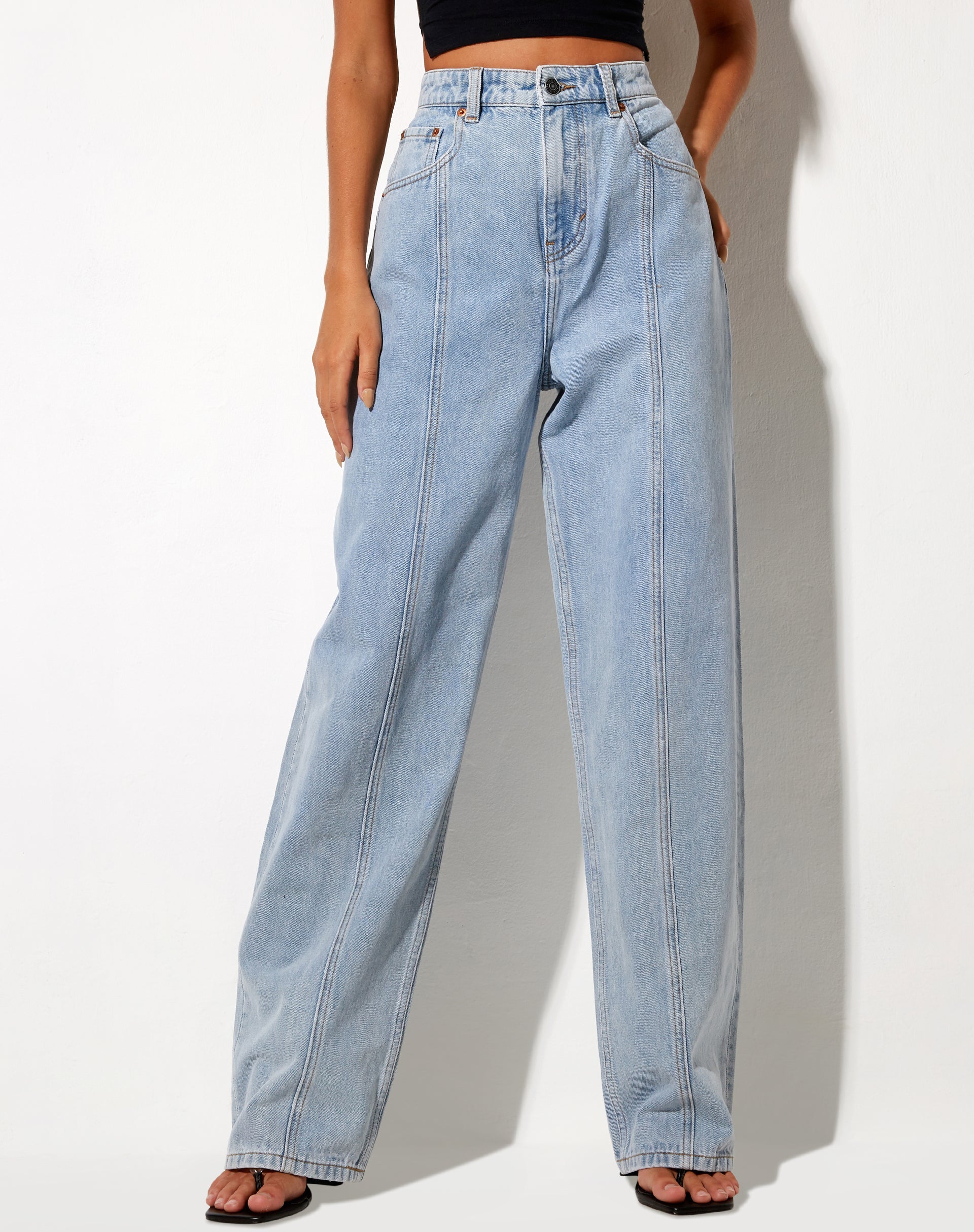 Bild von Seam Parallel Jeans in Light Wash Blue