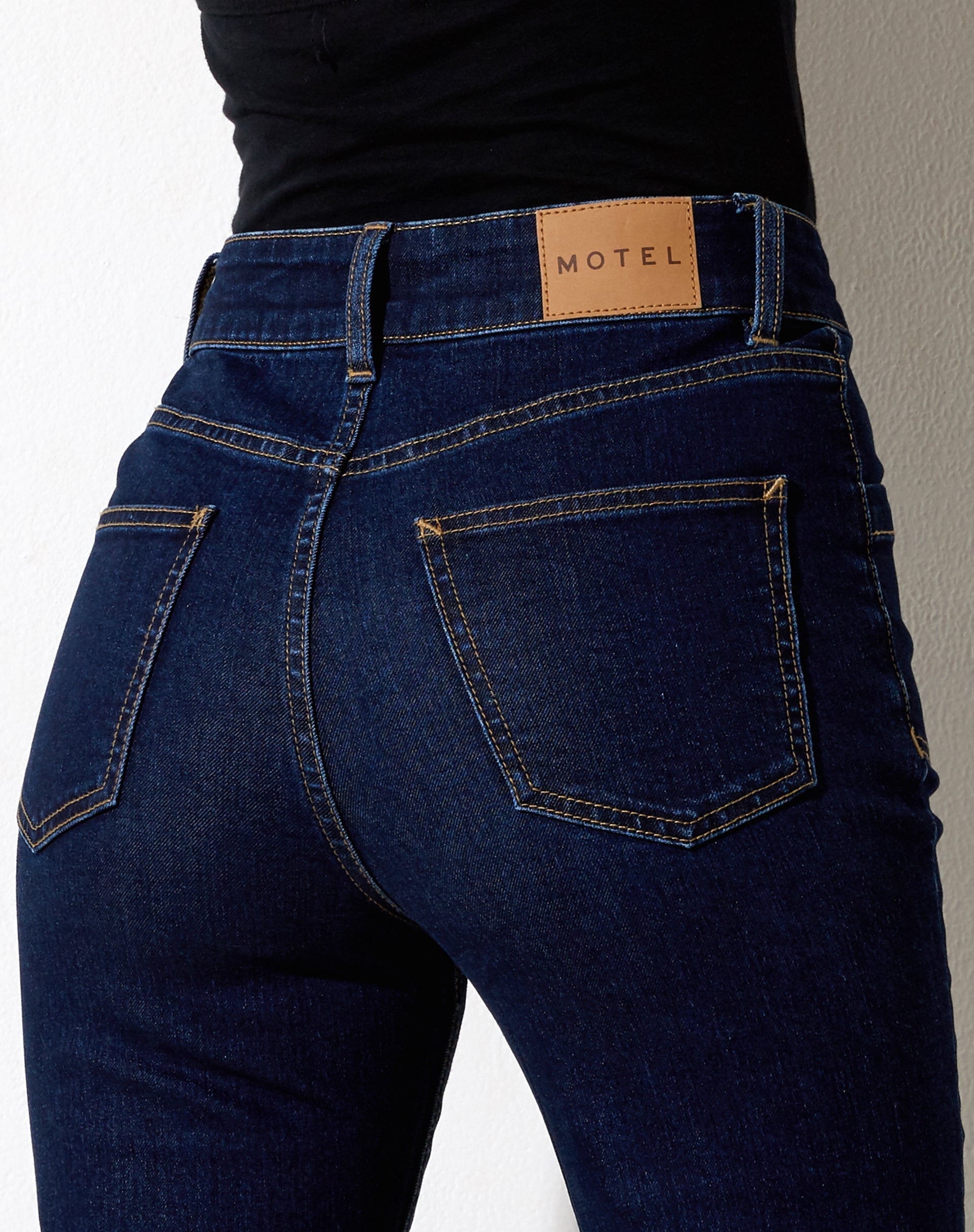 Bild von Seam Split Jeans in Indigoblau