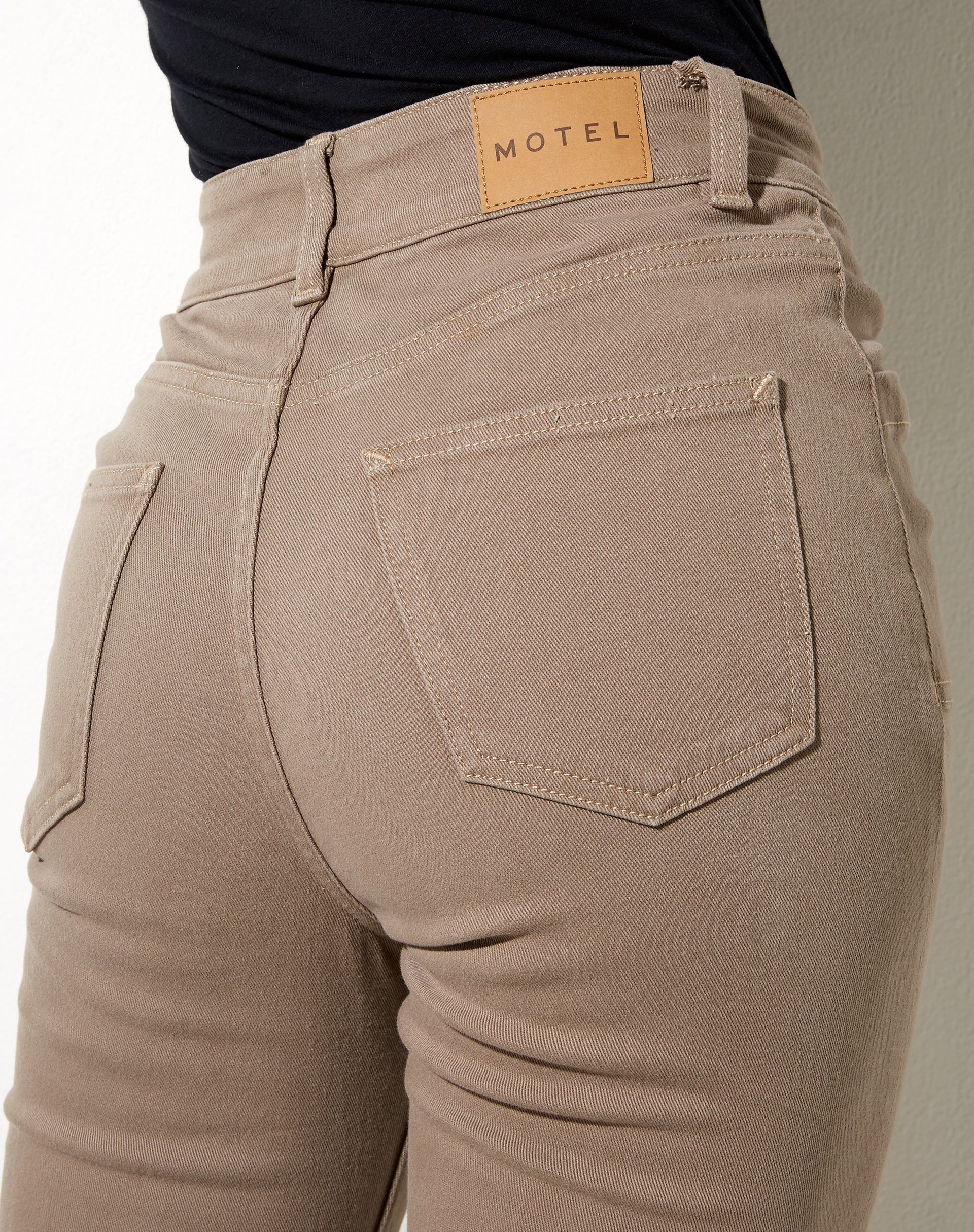 Bild von Seam Split Jeans in Burnt Olive