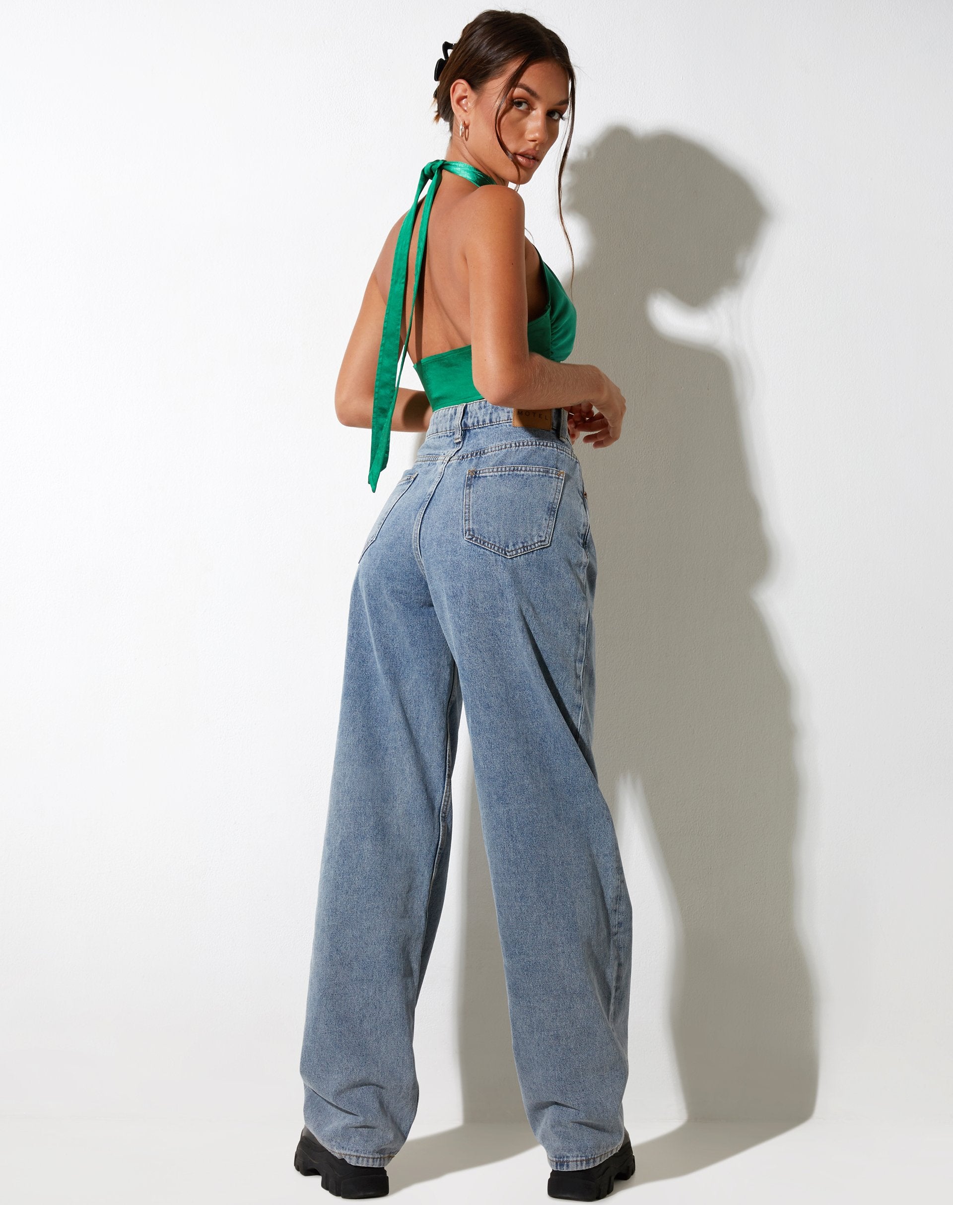 Bild von Selenda Crop Top in Satin Kelly Green