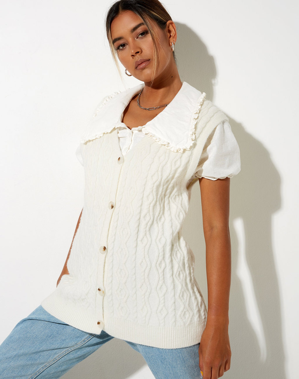 Selvi Cardi in Elfenbein gestrickt