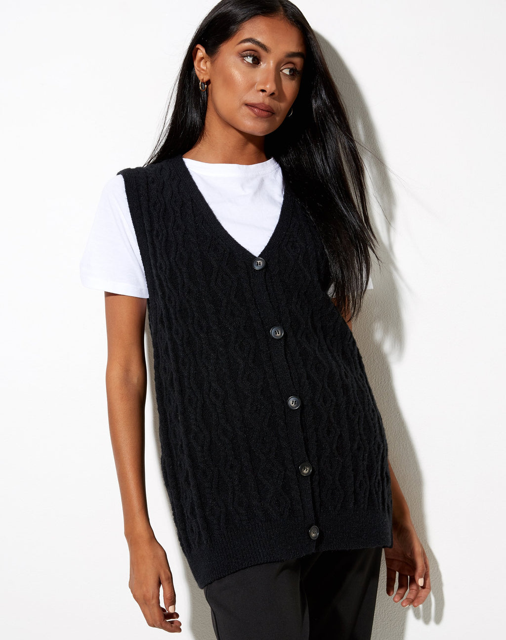 Selvi Cardi in Schwarz gestrickt