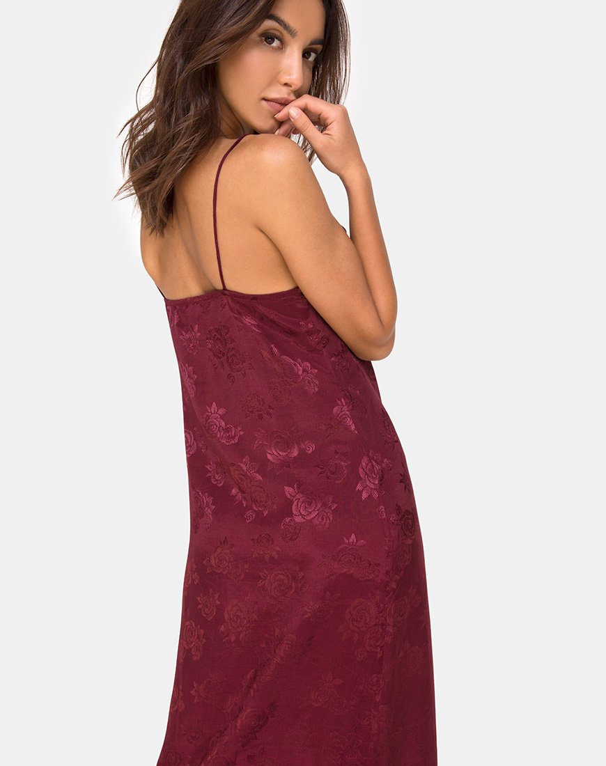 Bild von Senia Kleid in Satin Rose Burgundy