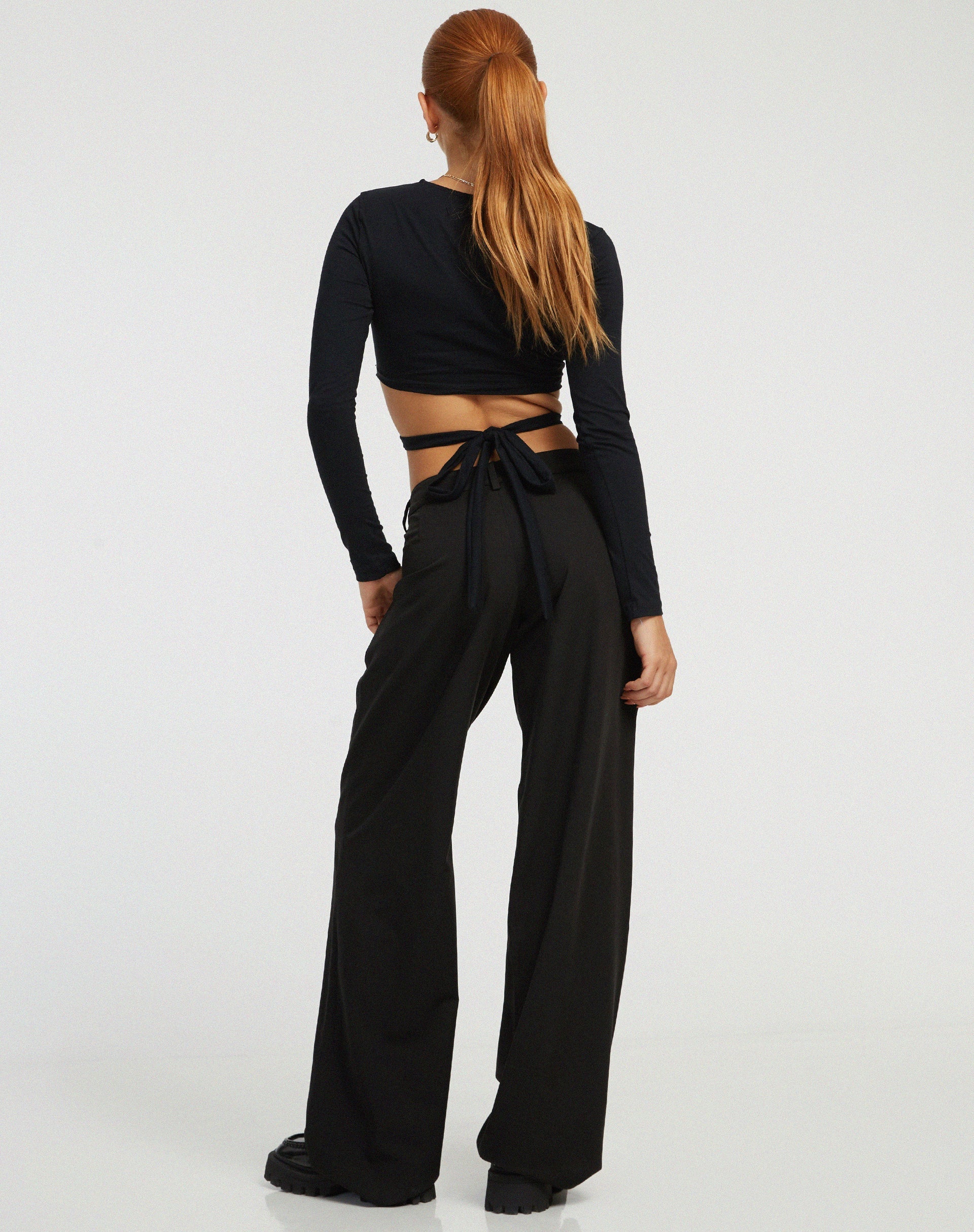 Abbildung von Seojun Crop Top in Schwarz