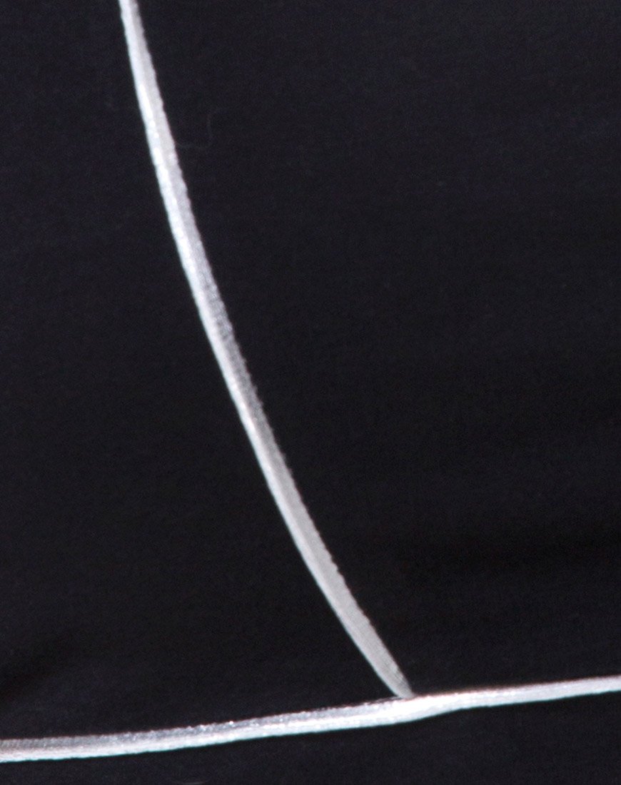 Bild von Shano Crop Top in Schwarz mit weißen Paspeln