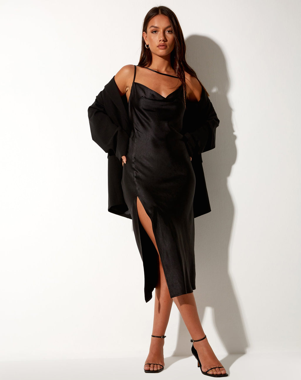 Shantique Midikleid aus Satin Schwarz