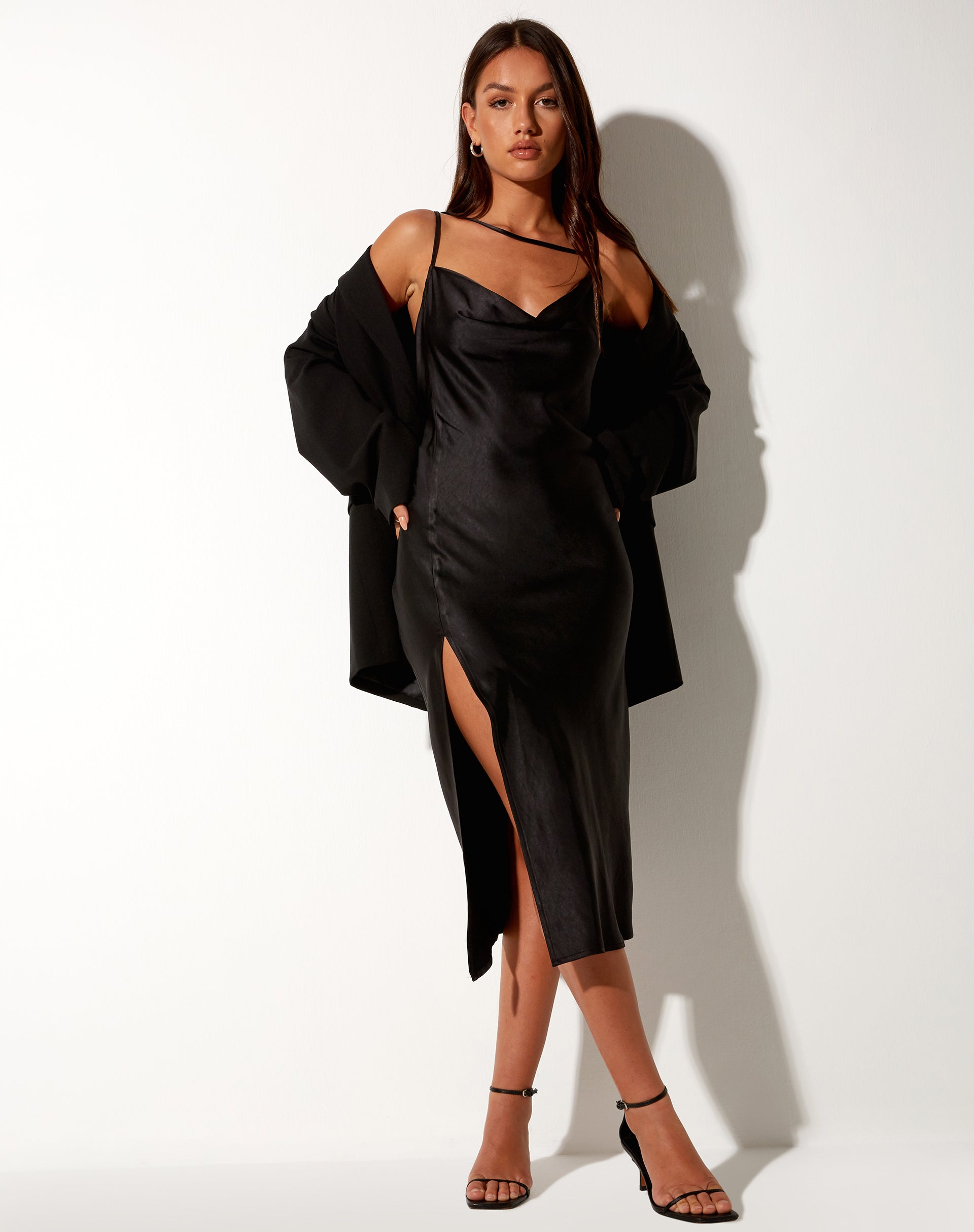 Image of Shantique Midikleid aus Satin Schwarz
