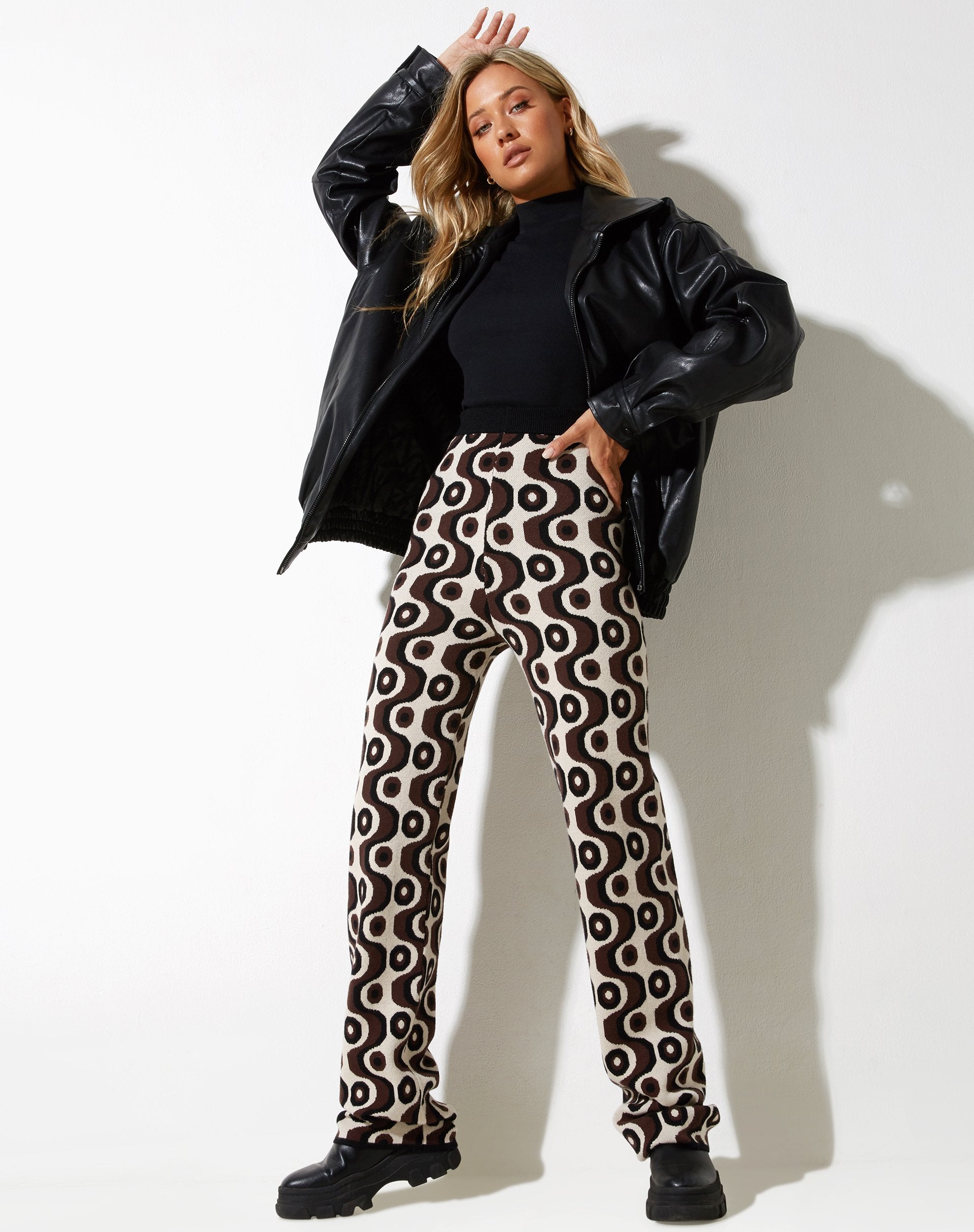 Bild von Sheba Hose mit weitem Bein in Wavy Geo Ivory Brown und Blackv
