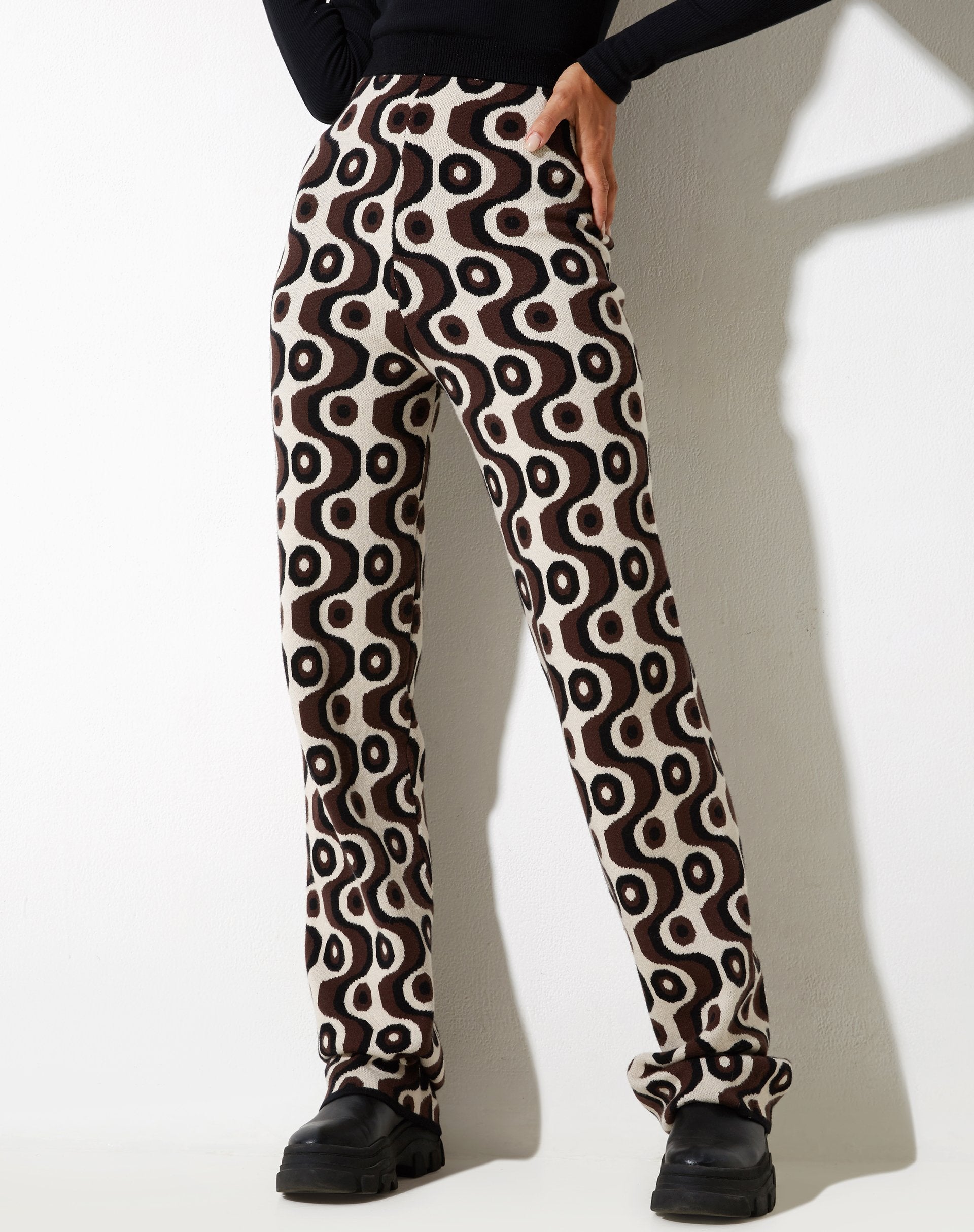 Bild von Sheba Hose mit weitem Bein in Wavy Geo Ivory Brown und Blackv