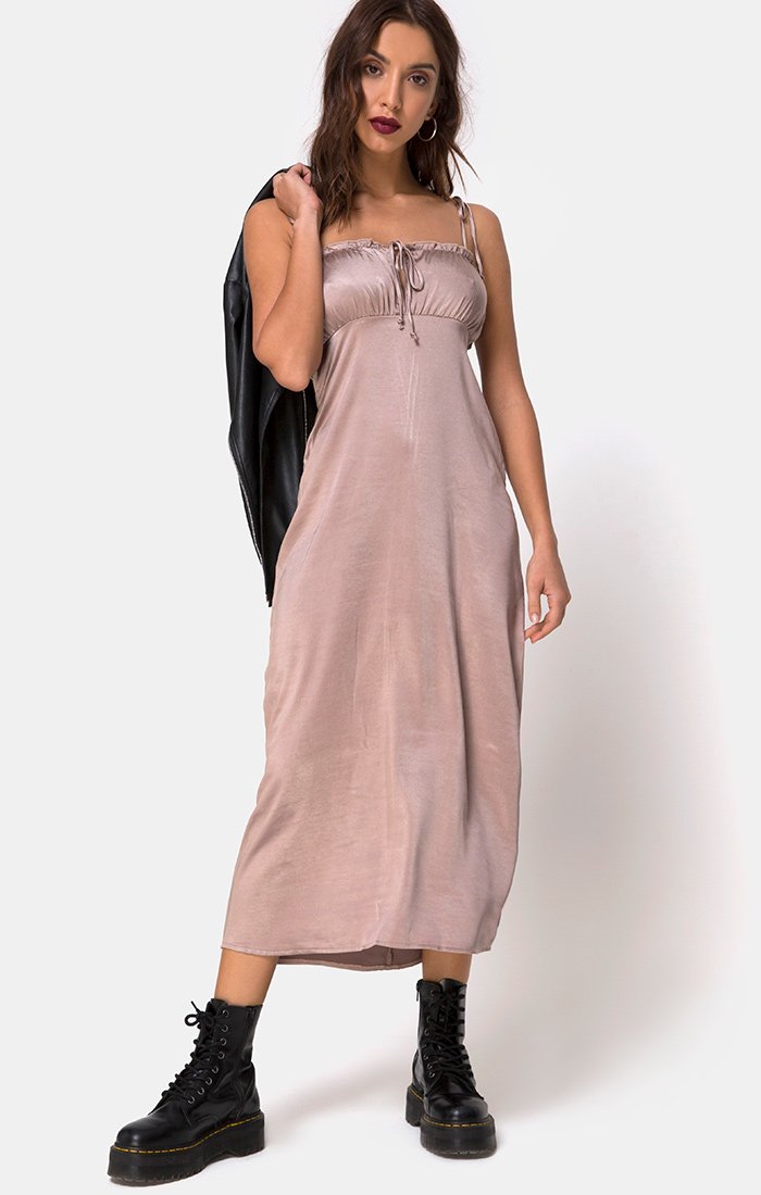 Image of Shilia Kleid in Satin Nerz