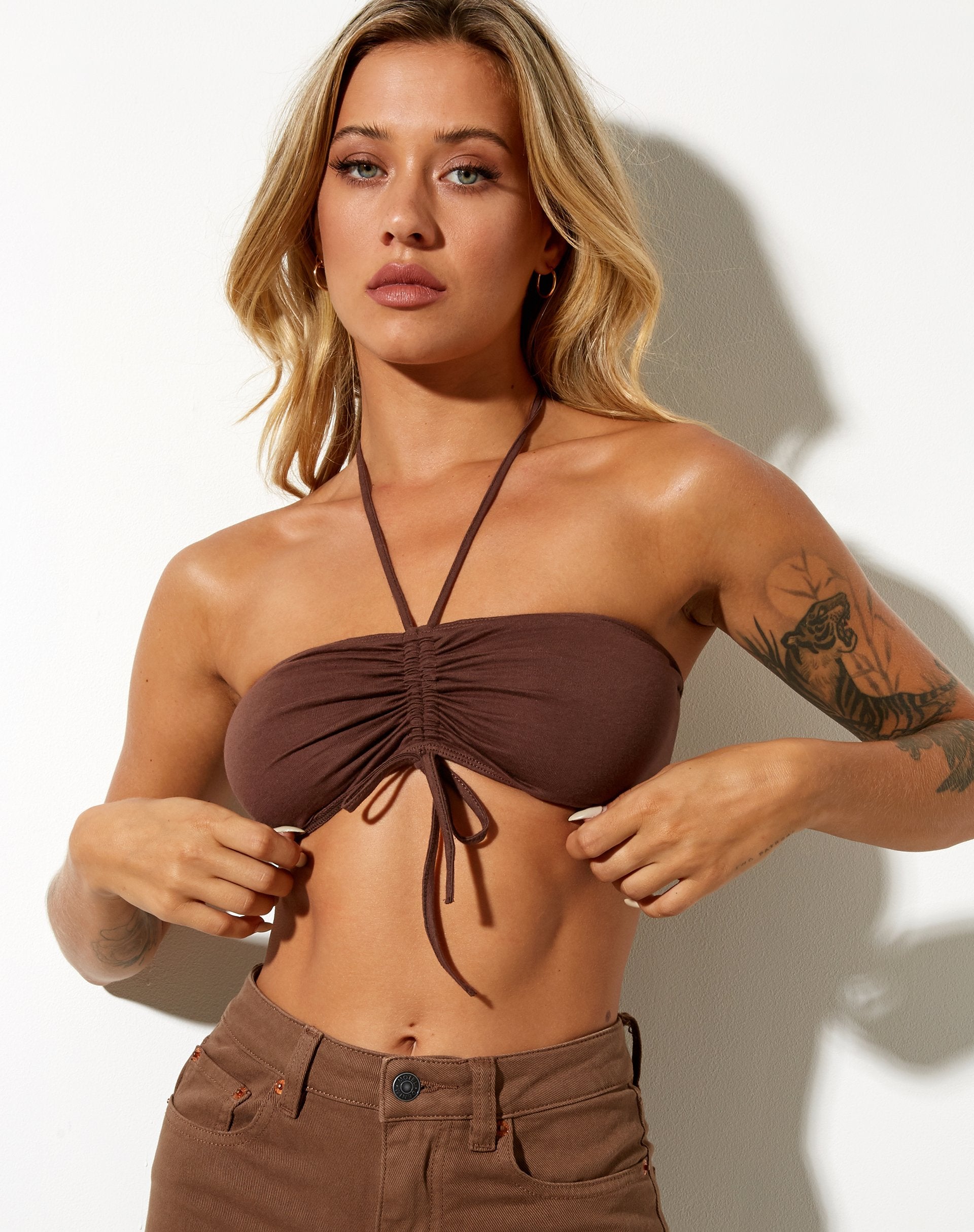 Bild von Shuji Crop Top aus Lycra Deep Mahogany
