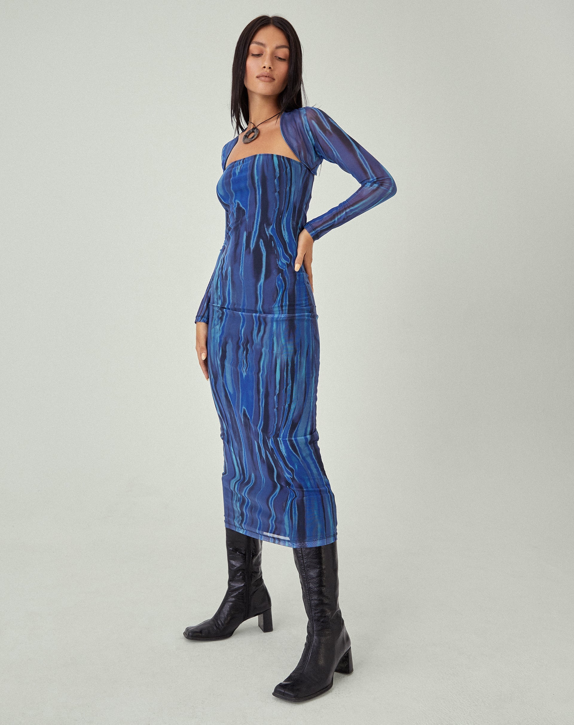 Bild von MOTEL X JACQUIE Shuro Maxikleid in Colour Bleed Blau