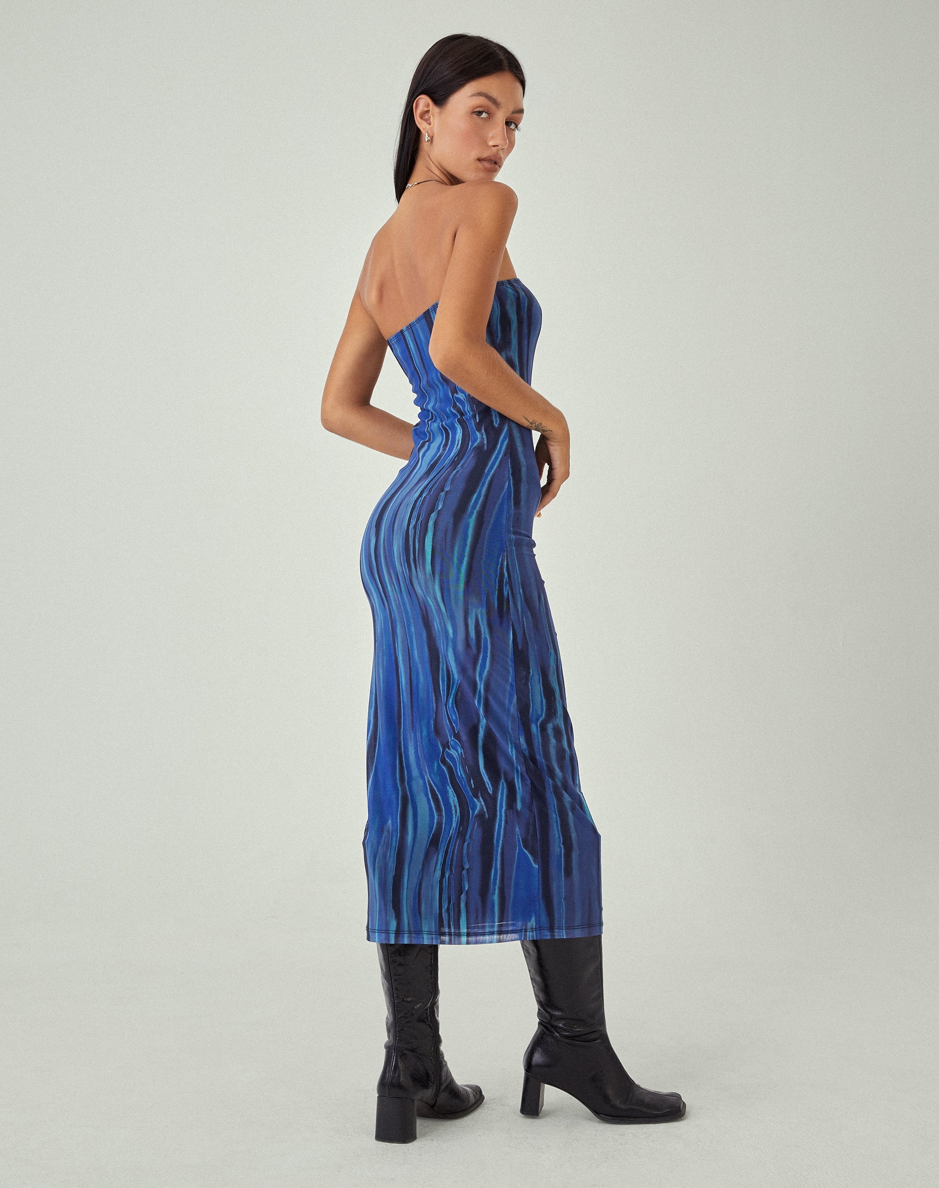 Bild von MOTEL X JACQUIE Shuro Maxikleid in Colour Bleed Blau