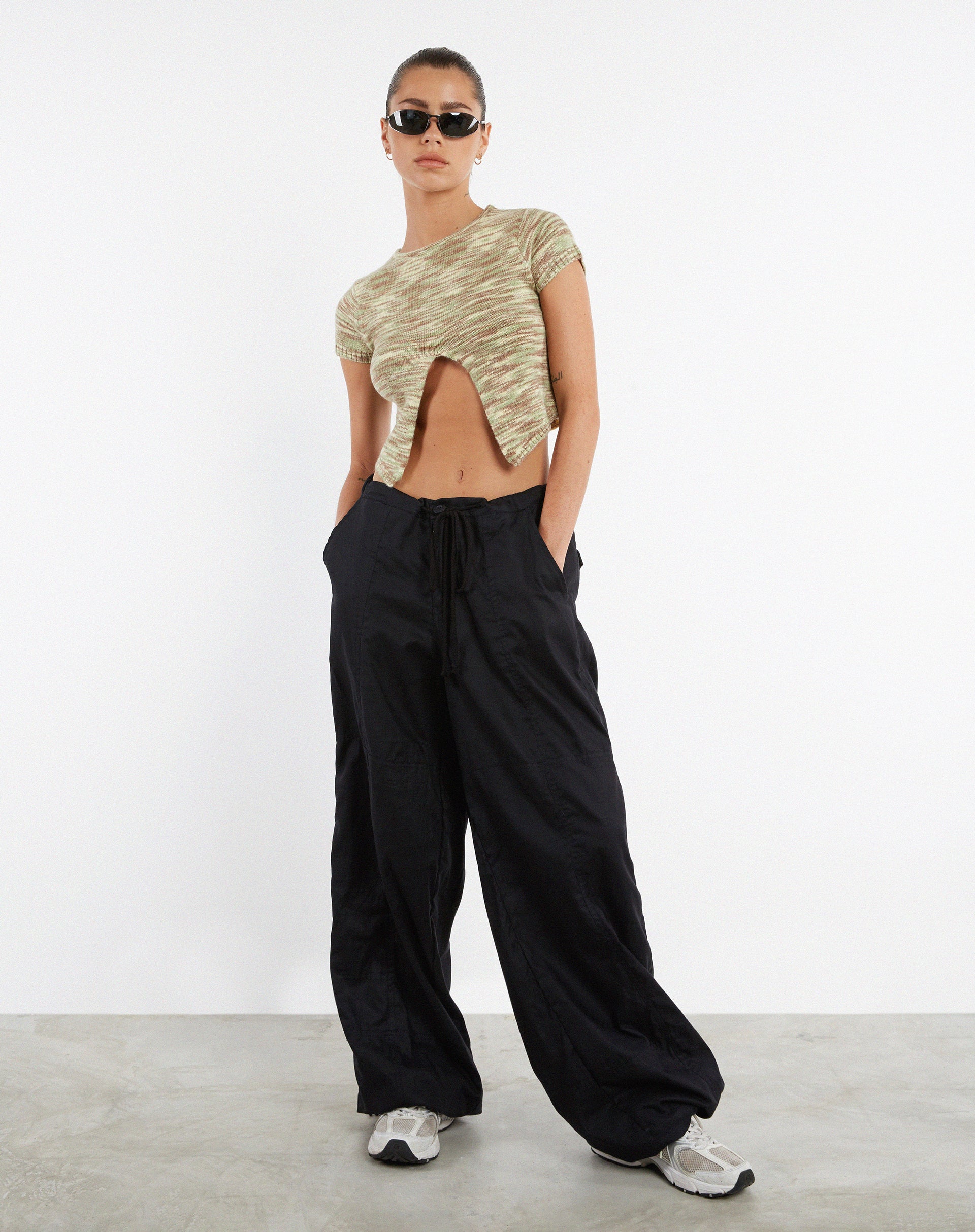 Bild von MOTEL X JACQUIE Sianda Crop Top in Mix Space Dye Khaki