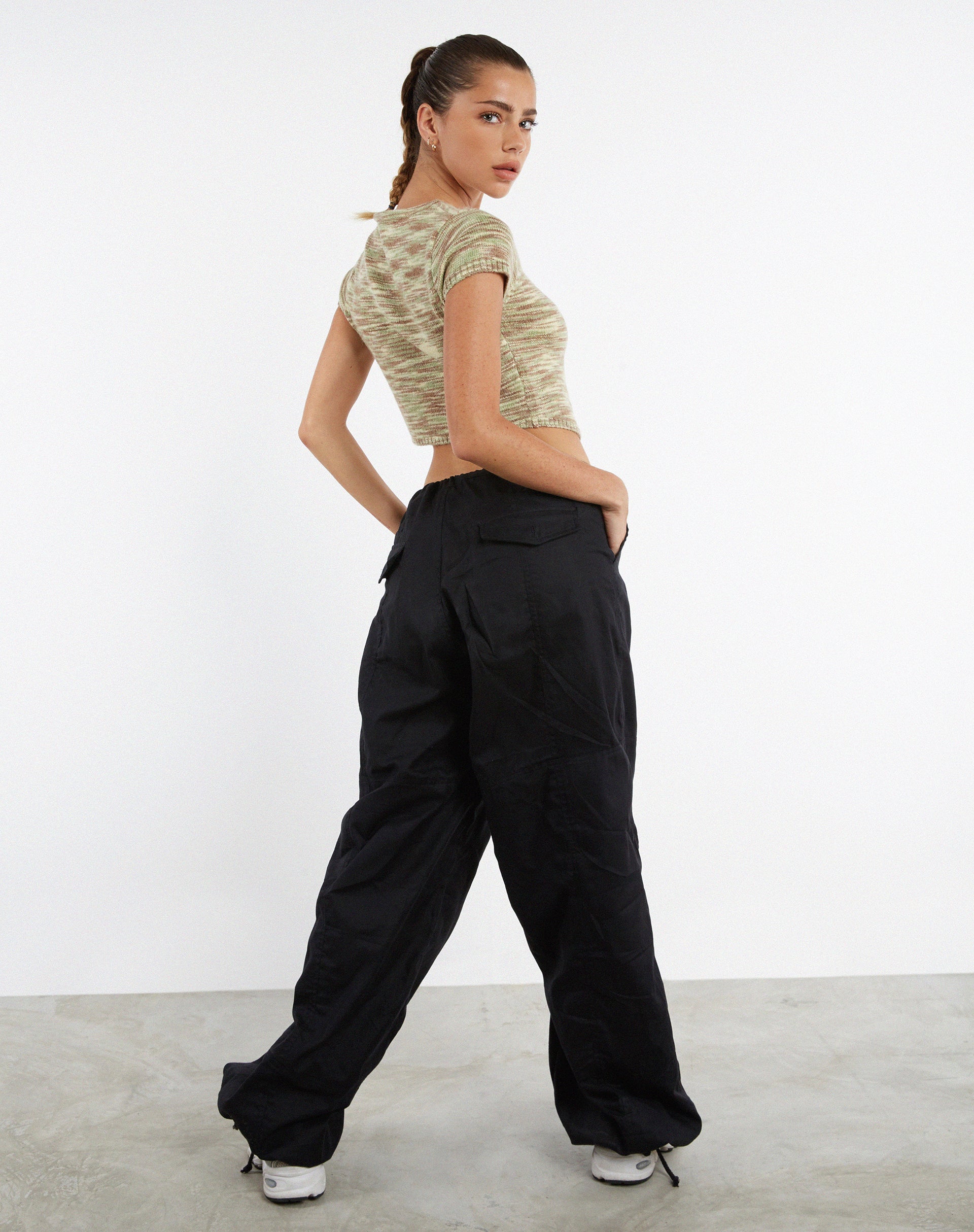 Bild von MOTEL X JACQUIE Sianda Crop Top in Mix Space Dye Khaki
