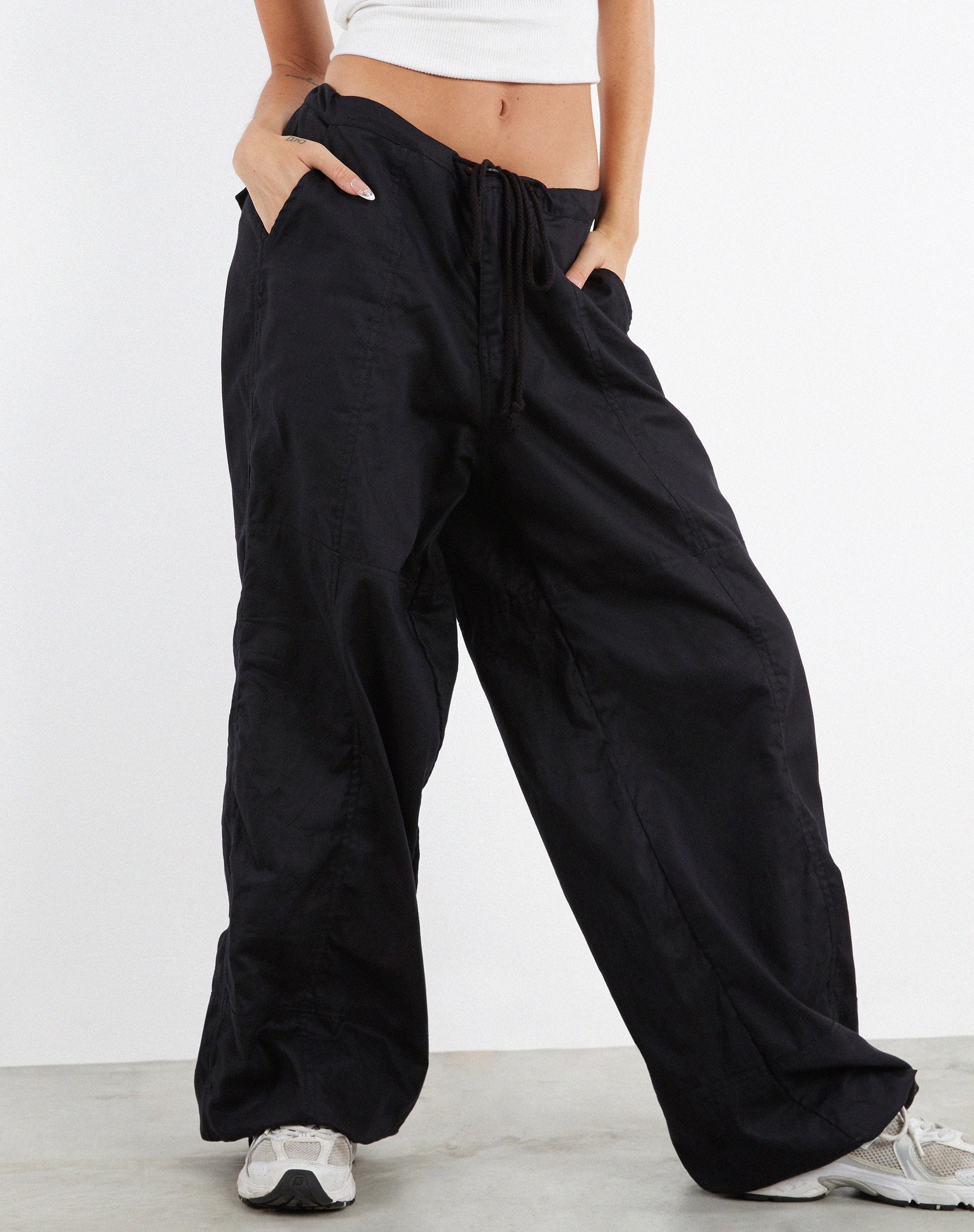Bild von MOTEL X JACQUIE Phil Wide Leg Trouser in Schwarz