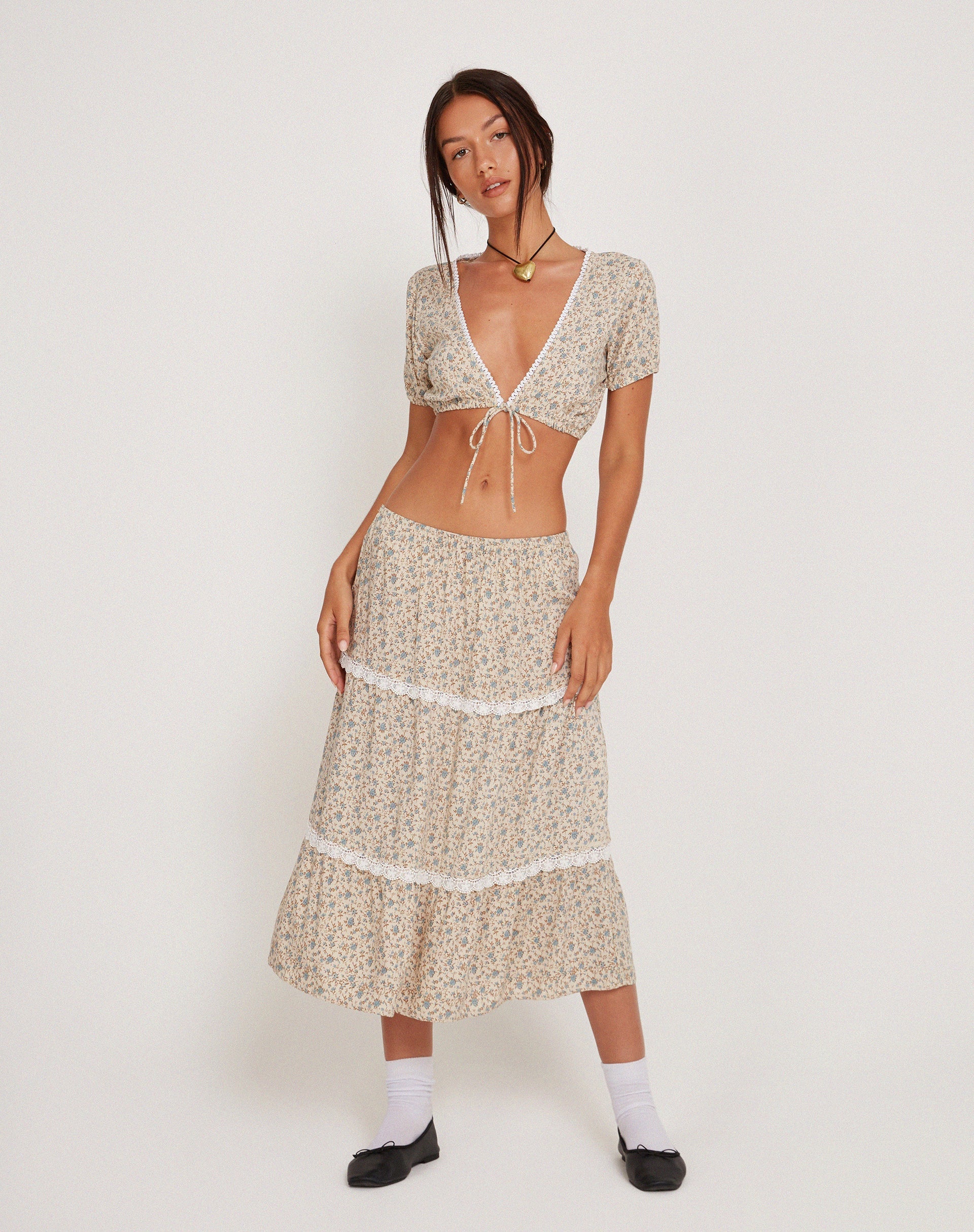Bild von Skise Tie Front Crop Top in Antique Blue und Ivory Floral