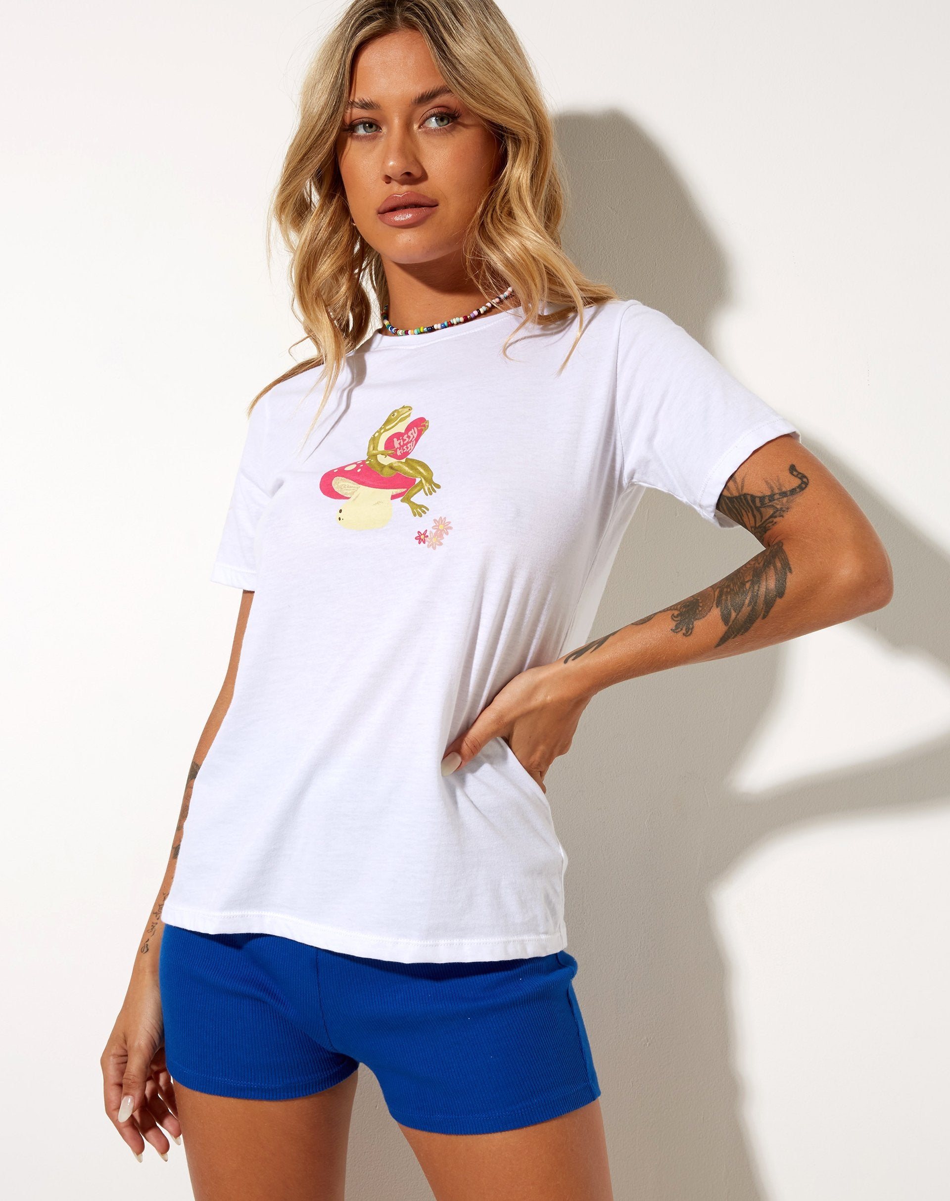 Bild von Slim Fit Tee in Weiß Küssender Frosch