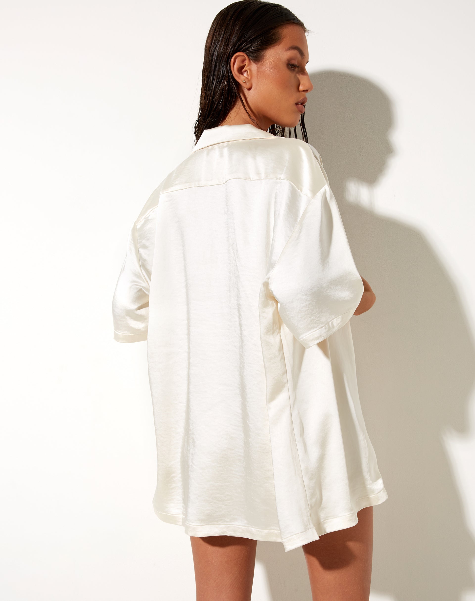 Bild von Taelsa Shirt in Satin Elfenbein