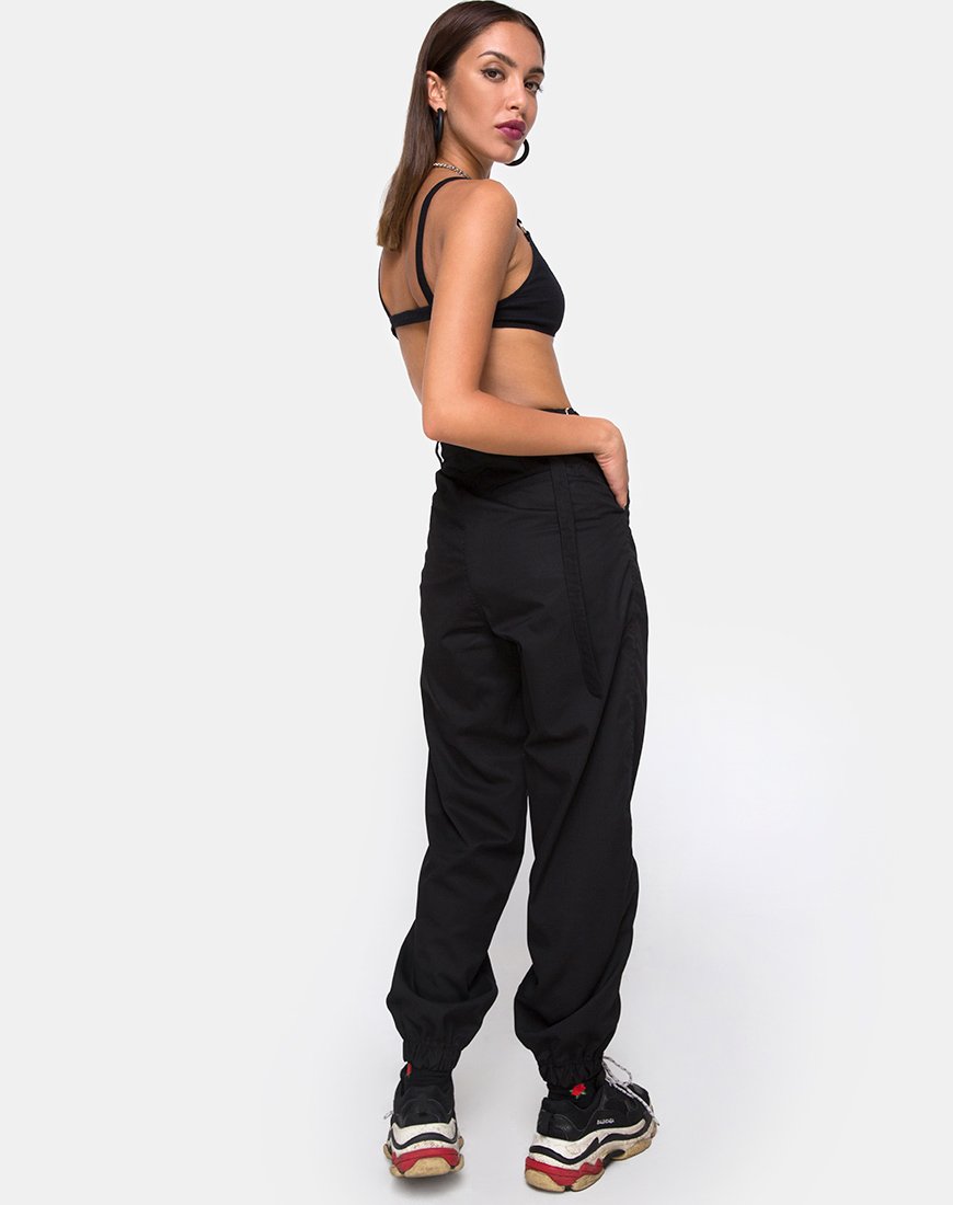 Image von Soja Bralet in Schwarz