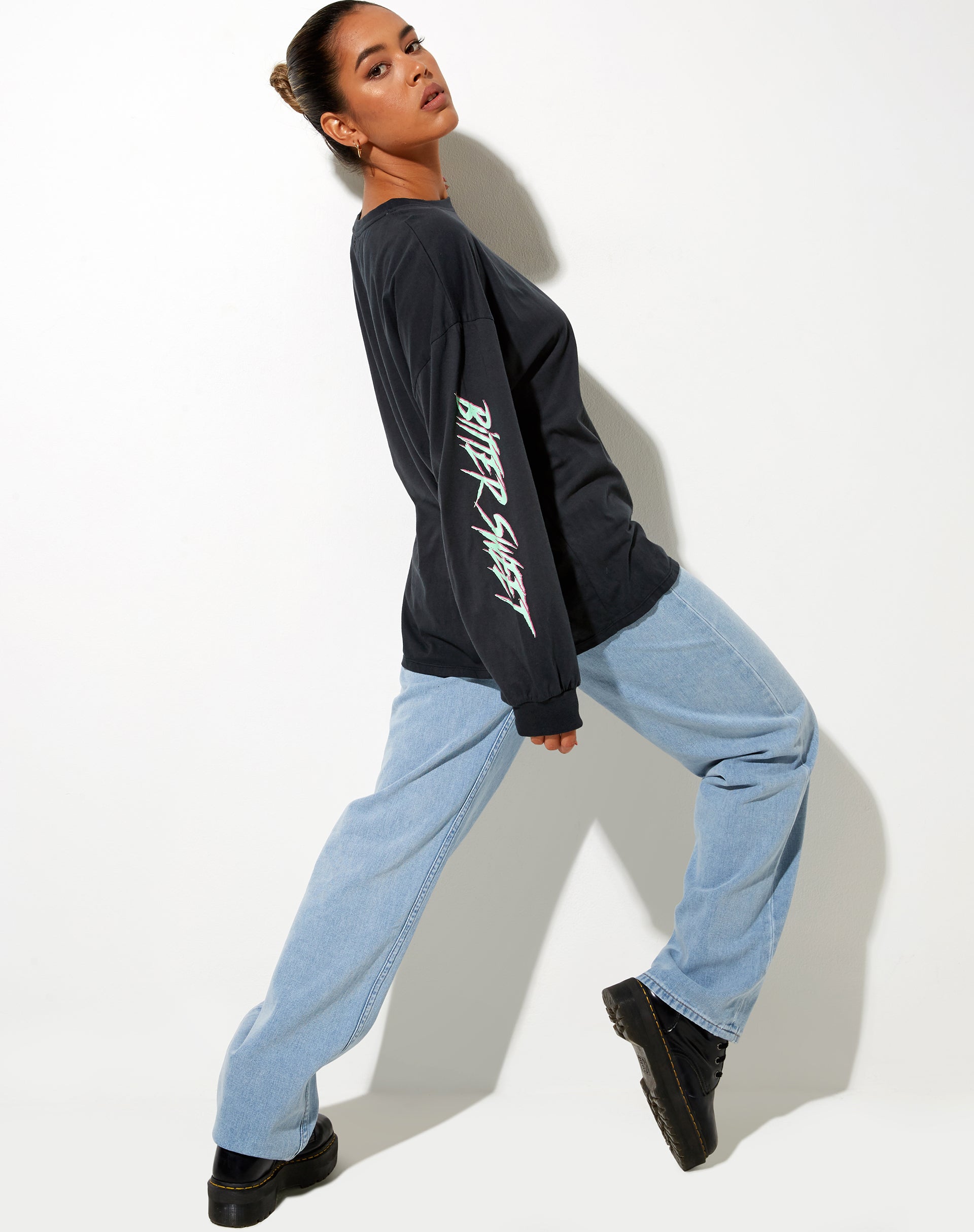 Bild von Soph Tee in Vintage Schwarz Bittersweet