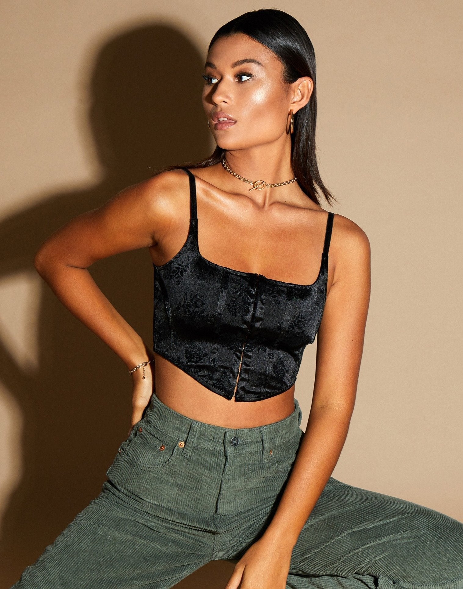 Bild von Elicia Crop Top in Schwarz Rose Flock