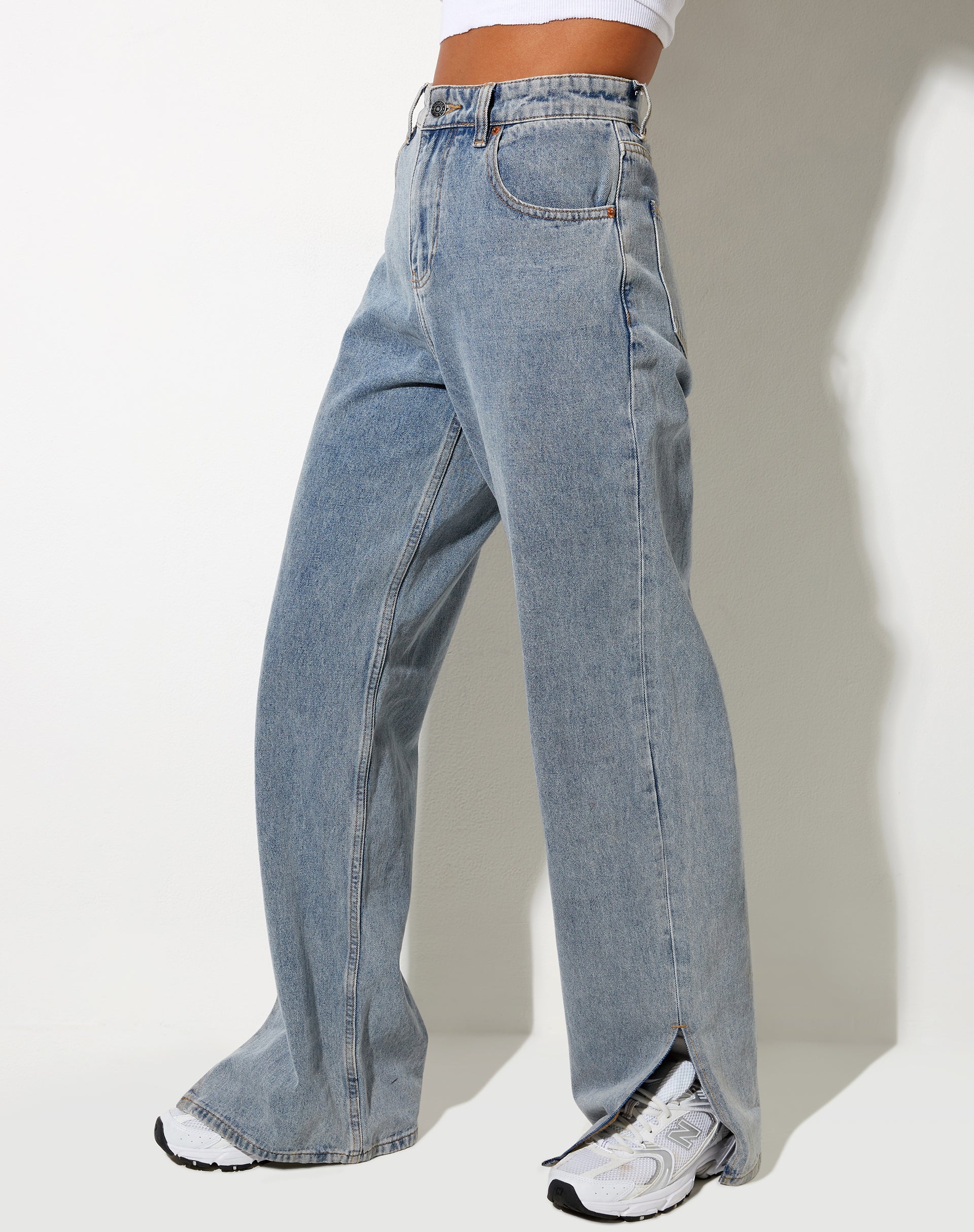 Bild von Split Parallel Jeans in hellblauer Waschung