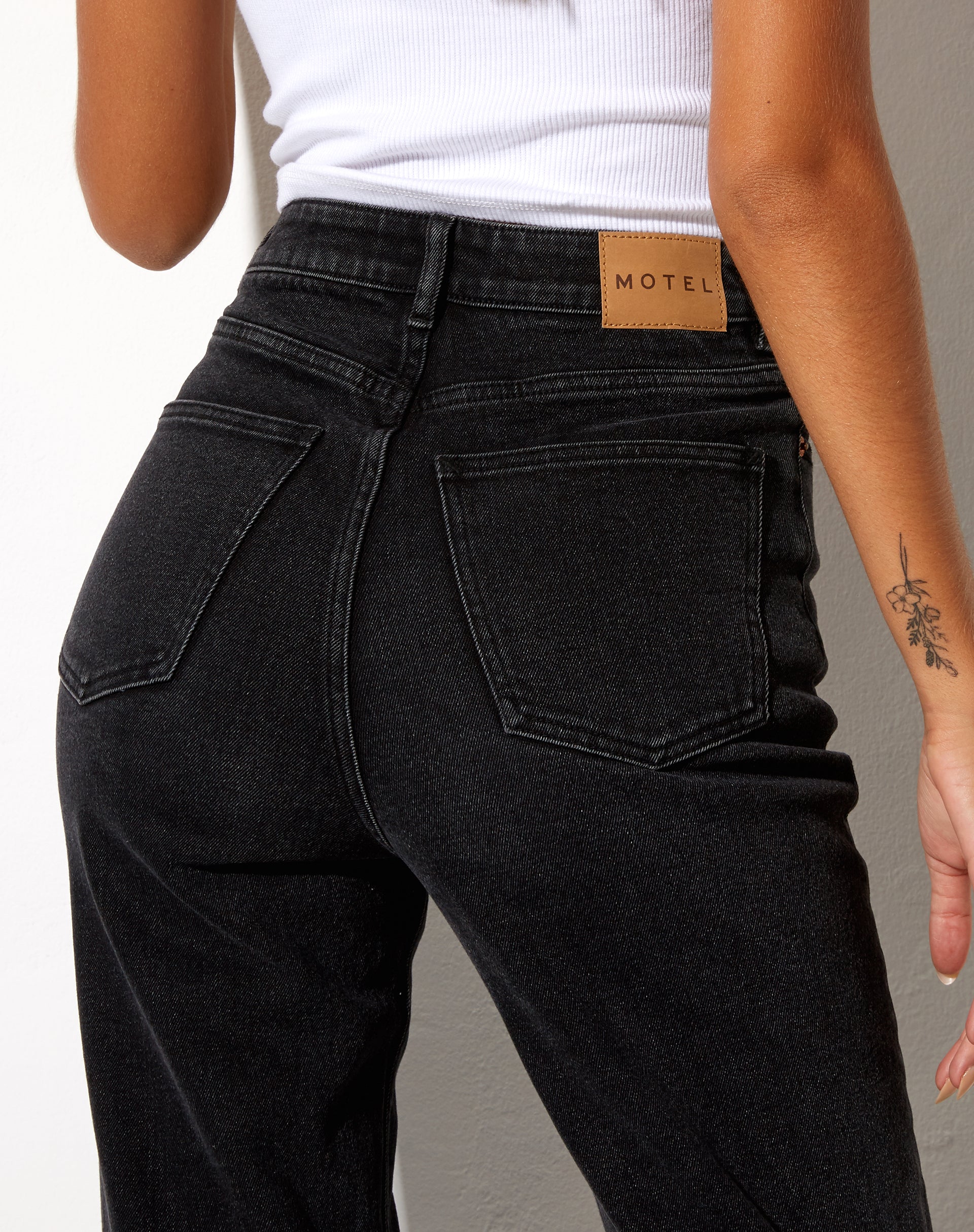 Bild von Straight Leg Jeans in schwarzer Waschung