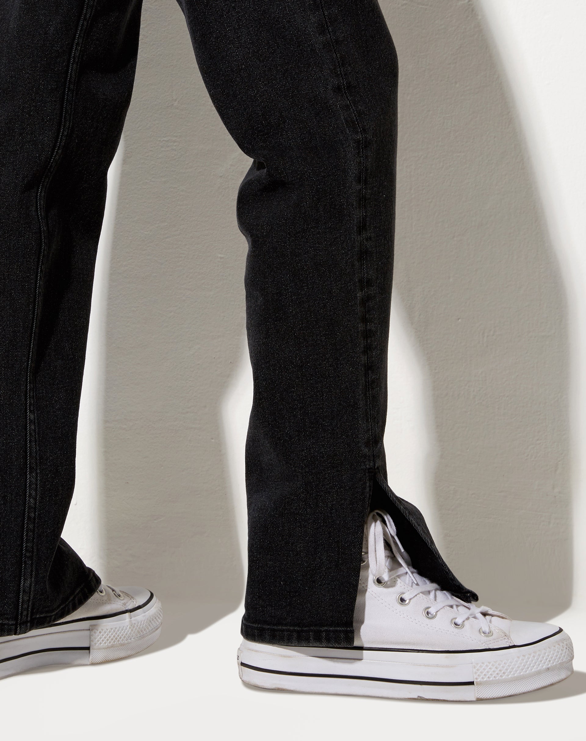 Bild von Straight Leg Jeans in schwarzer Waschung