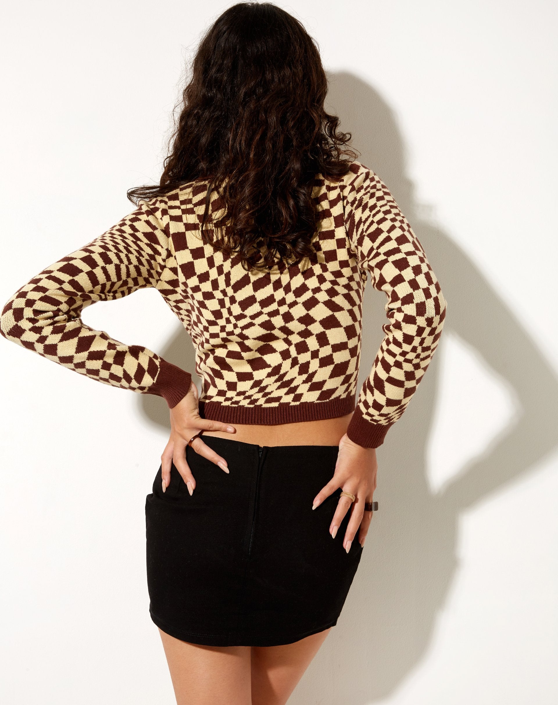 Bild von Suho Cardi in Knit Square Flag Coffee Quartz