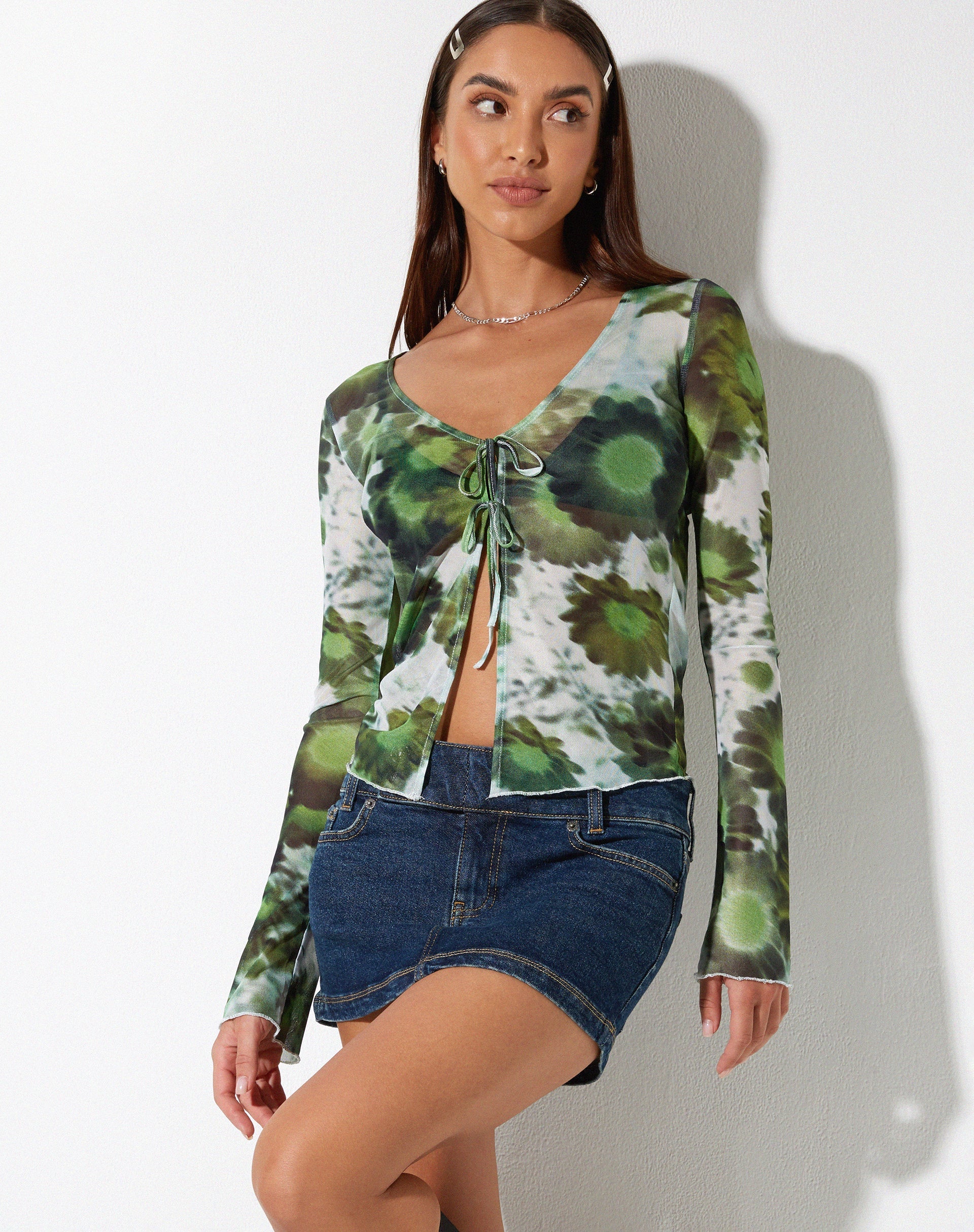 Bild von Sujata Cardi in Xray Blurred Daisy Green