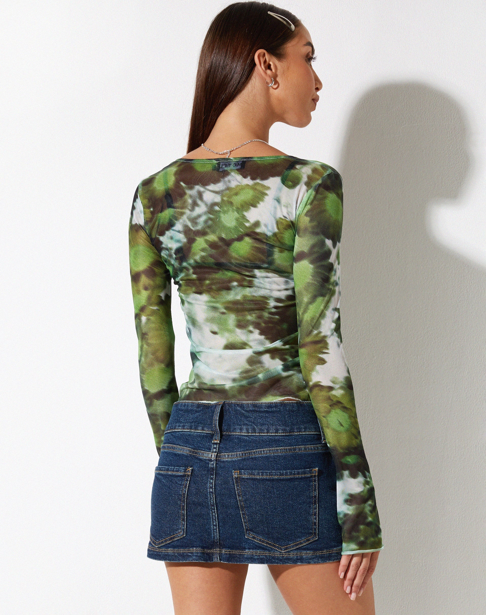 Bild von Sujata Cardi in Xray Blurred Daisy Green