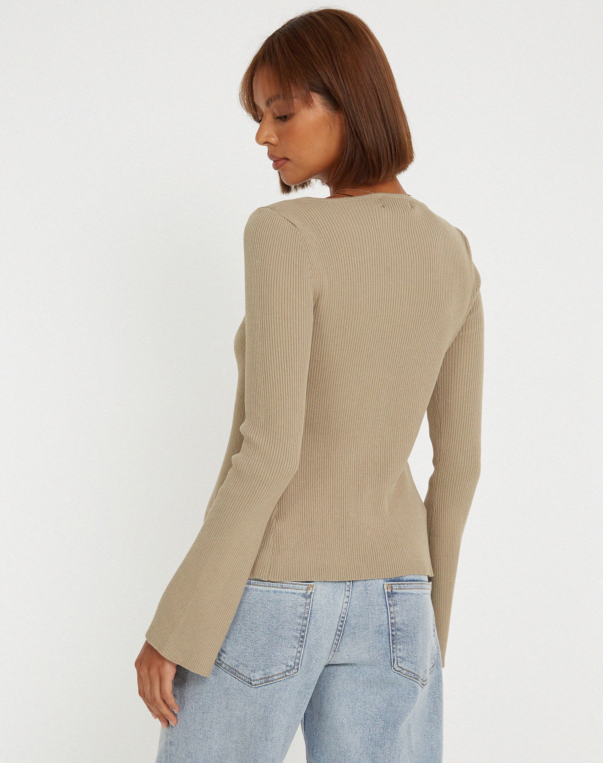 Bild von Sujata Cardi in Stein
