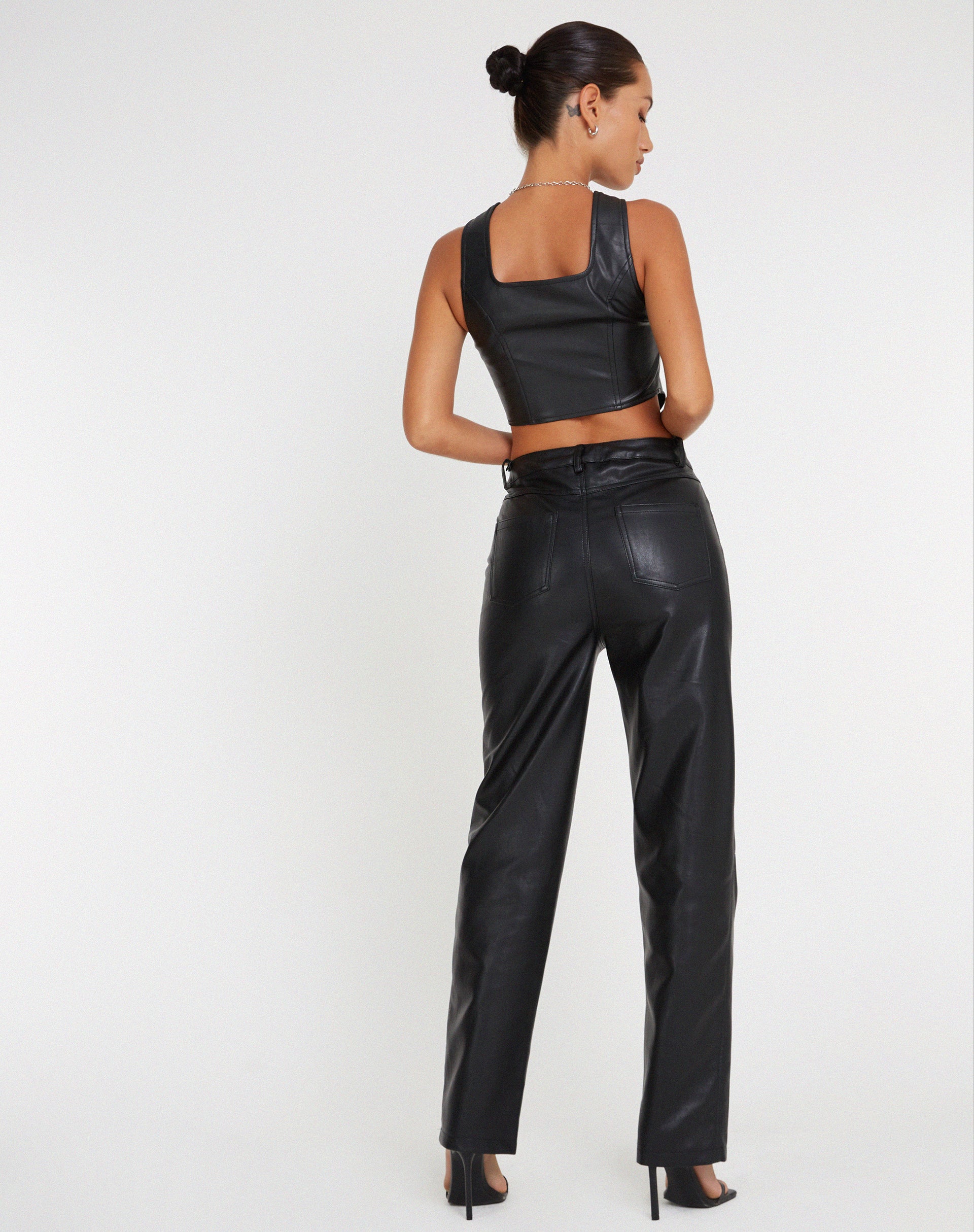 Abbildung der Zova Wide Leg Trouser in Pu Black
