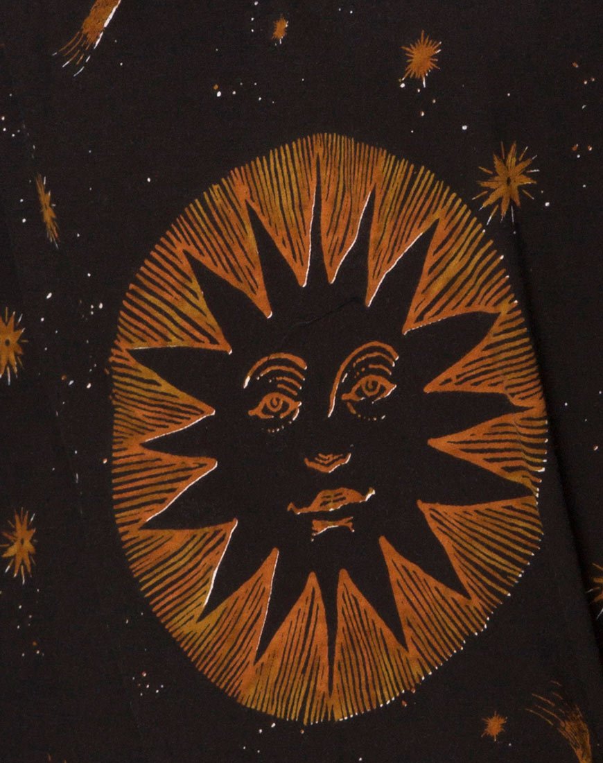 Bild von Sunny Kiss Tee in Celestial Black Platzierung