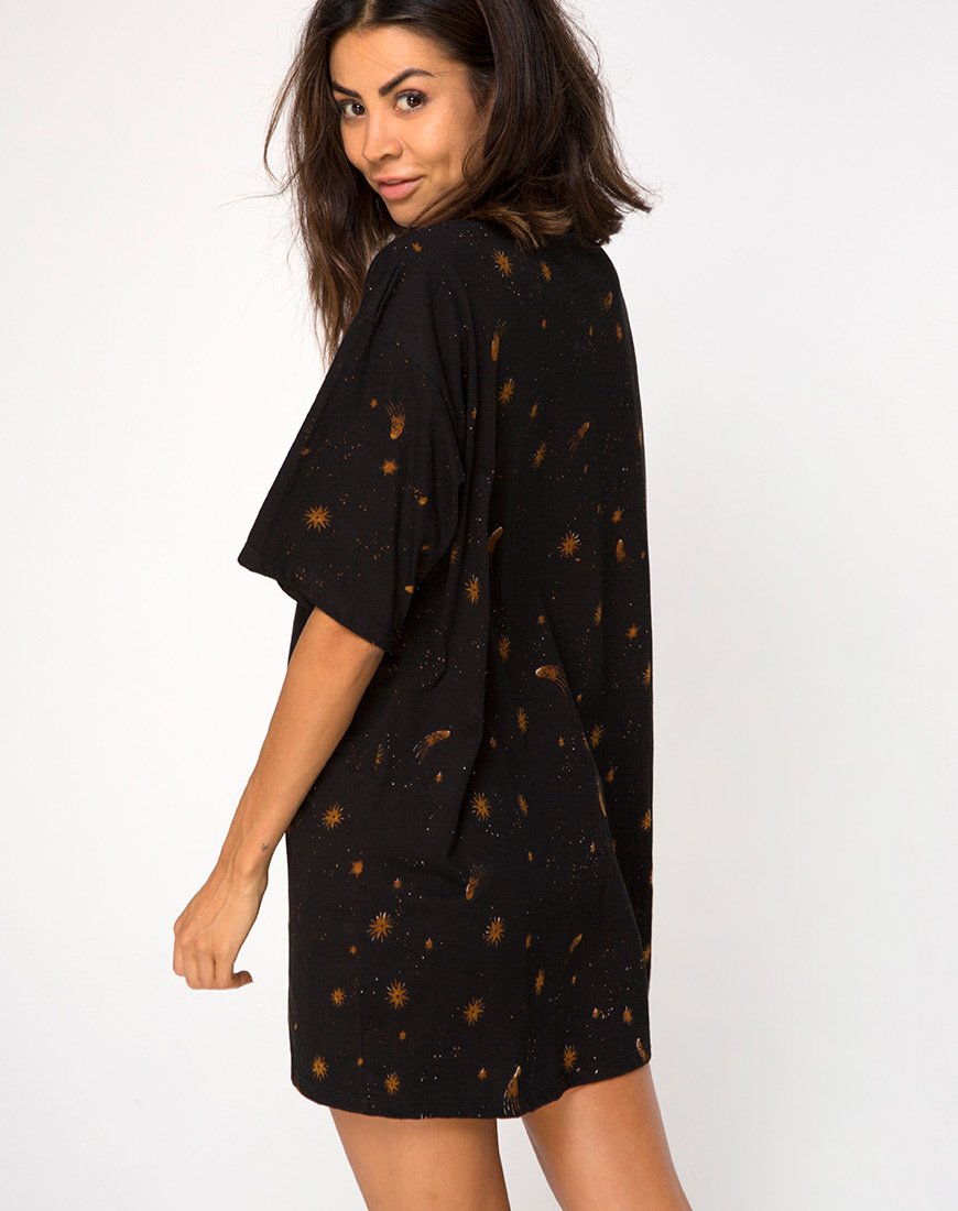 Sunny Kiss Tee in Celestial Black Platzierung