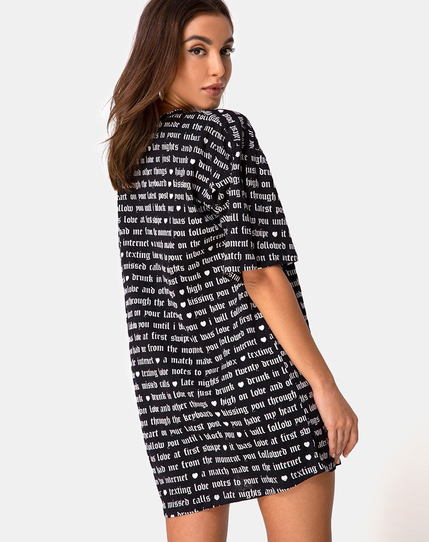 Sunny Kiss Tee in Schwarz mit Love At First Swipe Druck