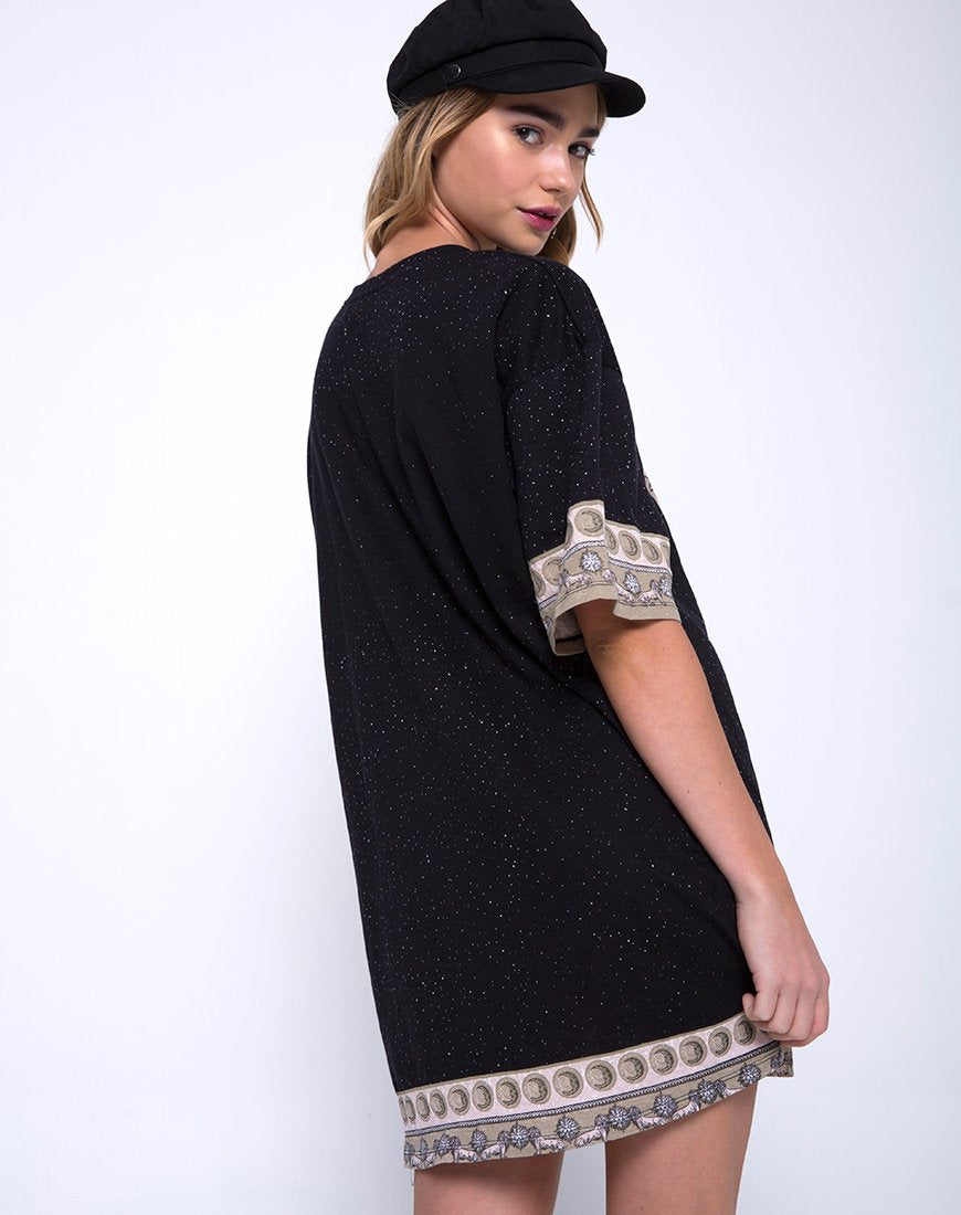 Sunny Kiss Oversize Tee in Eclipse Platzierung