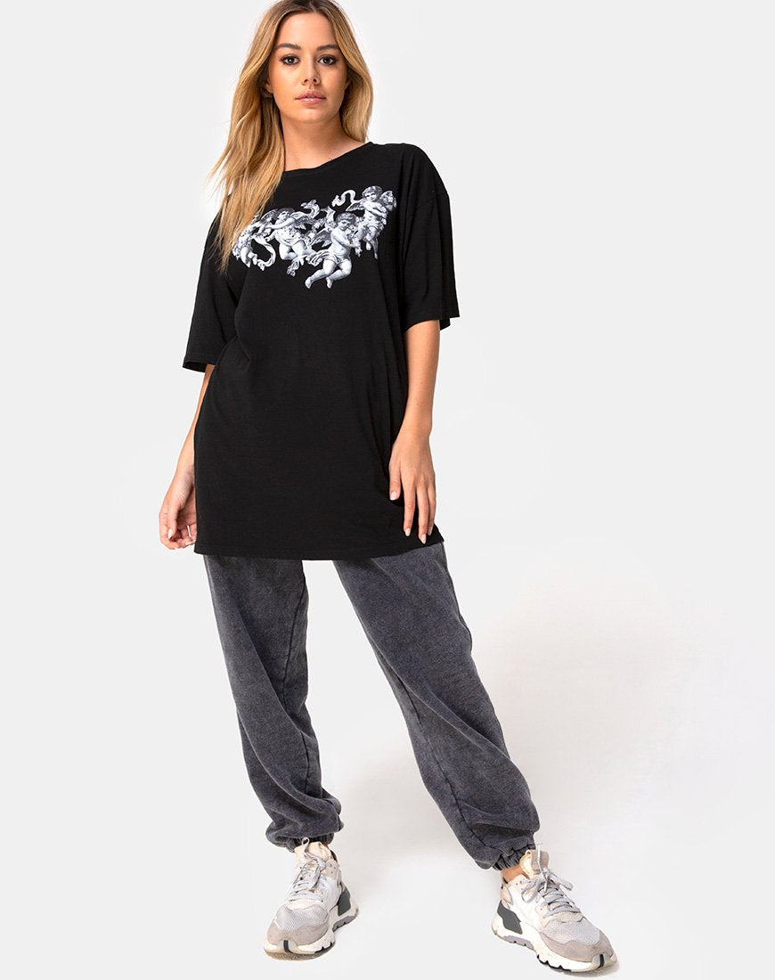 Bild von Sunny Kiss Tee in Schwarz mit Putte