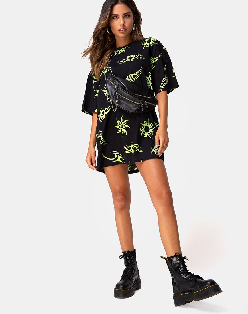 Bild von Sunny Kiss Tee in Schwarz mit Tribal-Repeat