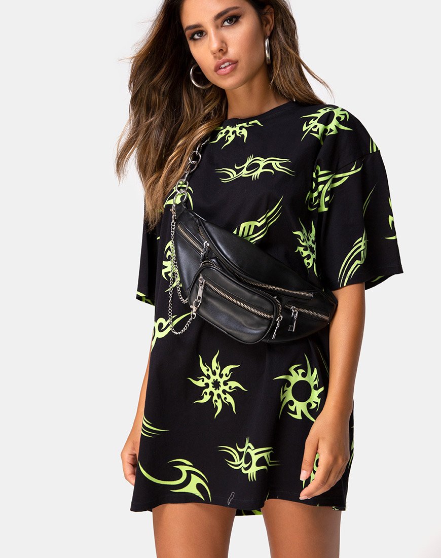 Bild von Sunny Kiss Tee in Schwarz mit Tribal-Repeat