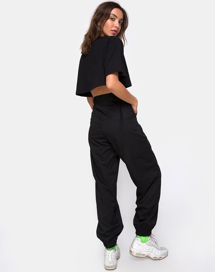Bild von Super Cropped Black Tee in Disco Embro