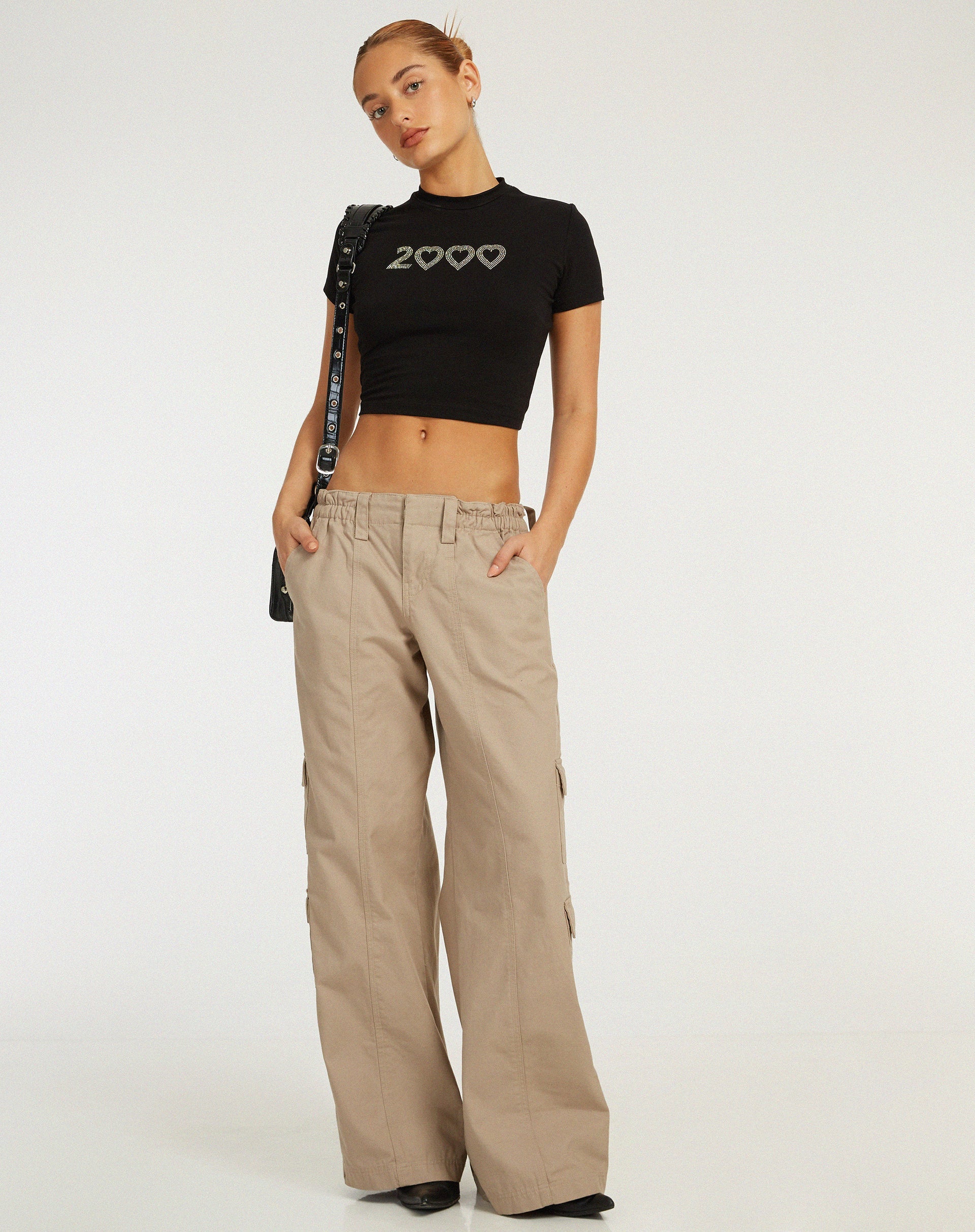 Abbildung von Surtila Crop Top in Schwarz 2000 Hotfix Diamante