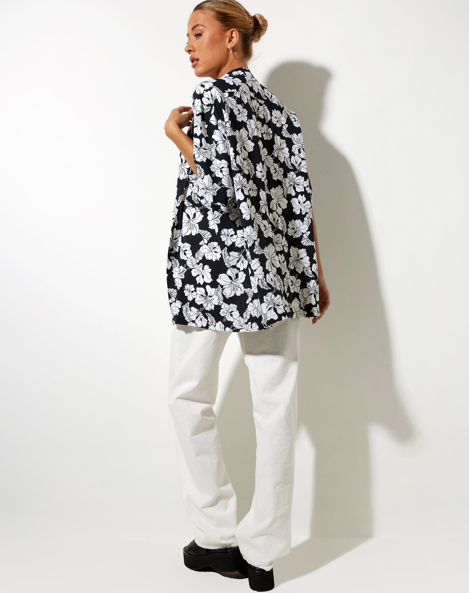 Image of Taelsa Shirt in Vacation Schwarz und Weiß