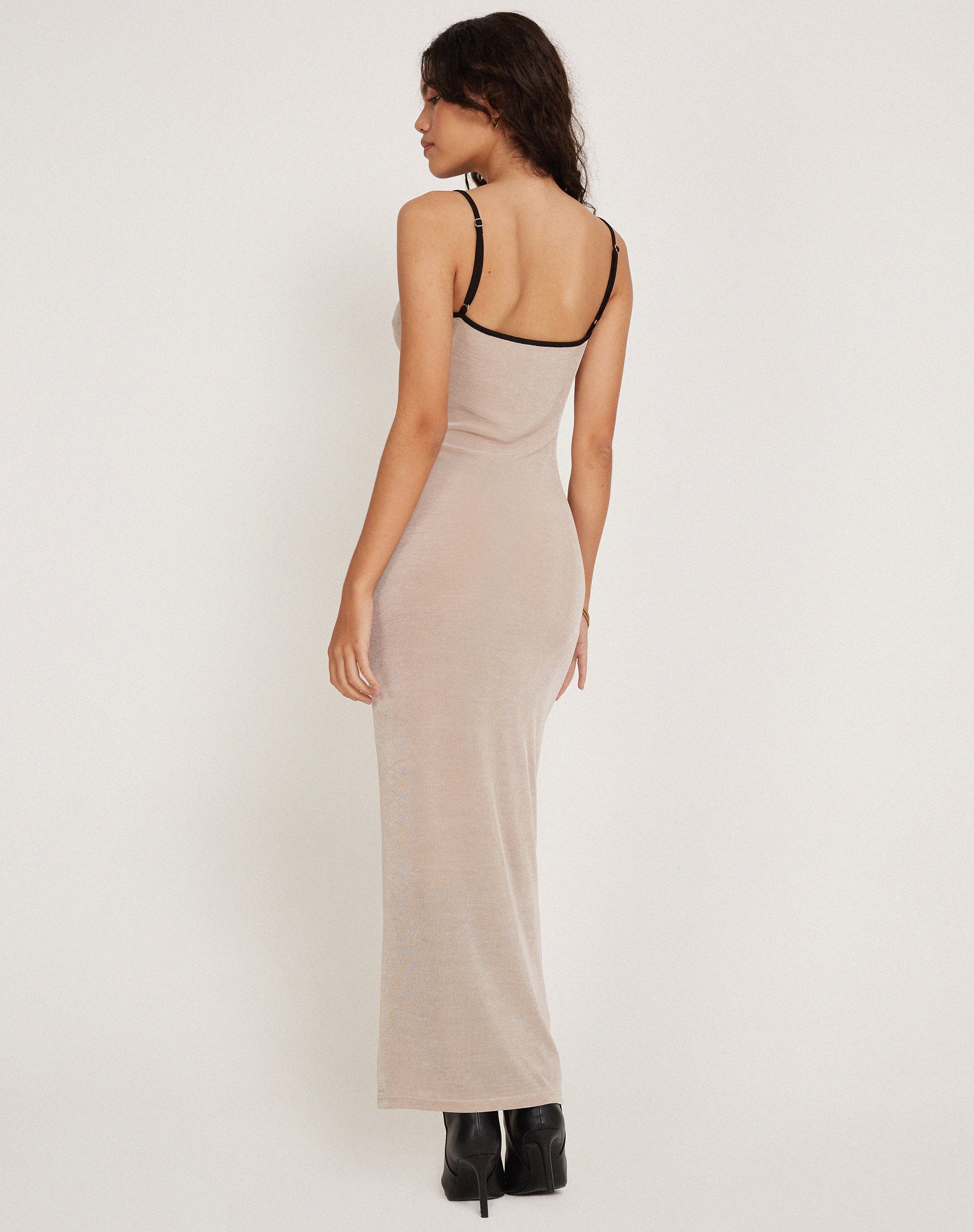 Image of Tahlia Maxikleid in Champagner mit schwarzer Bindung